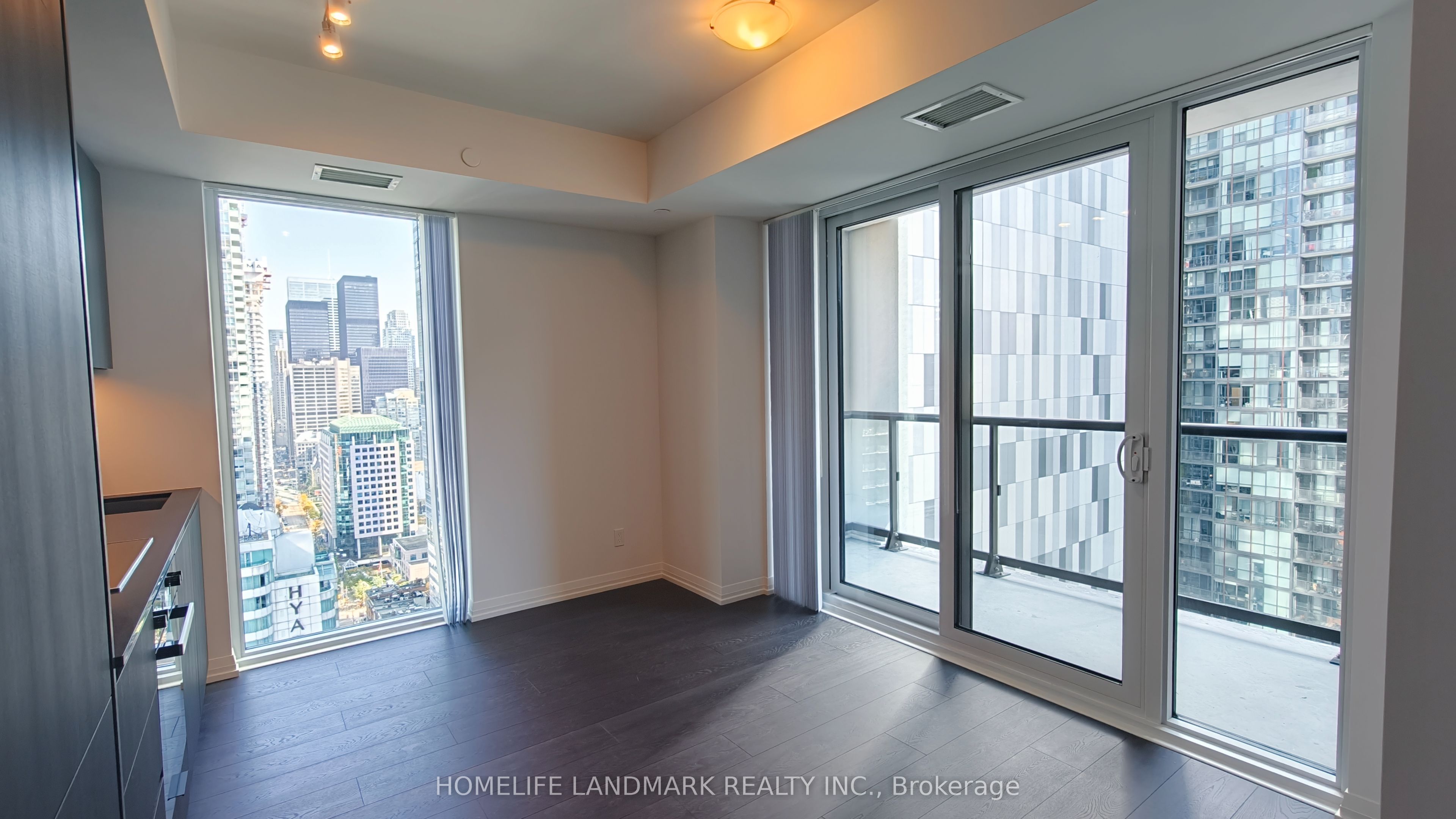 400 King Street W 2908 Property Photo 2