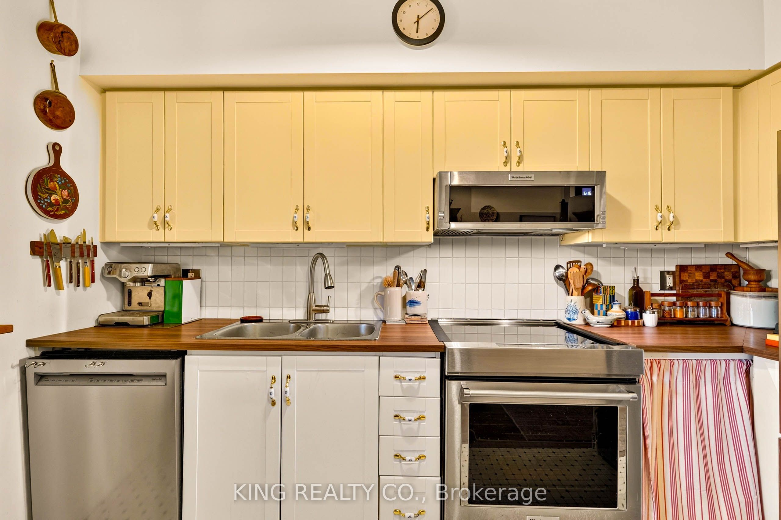 120 Lombard Street 301 Property Photo 3