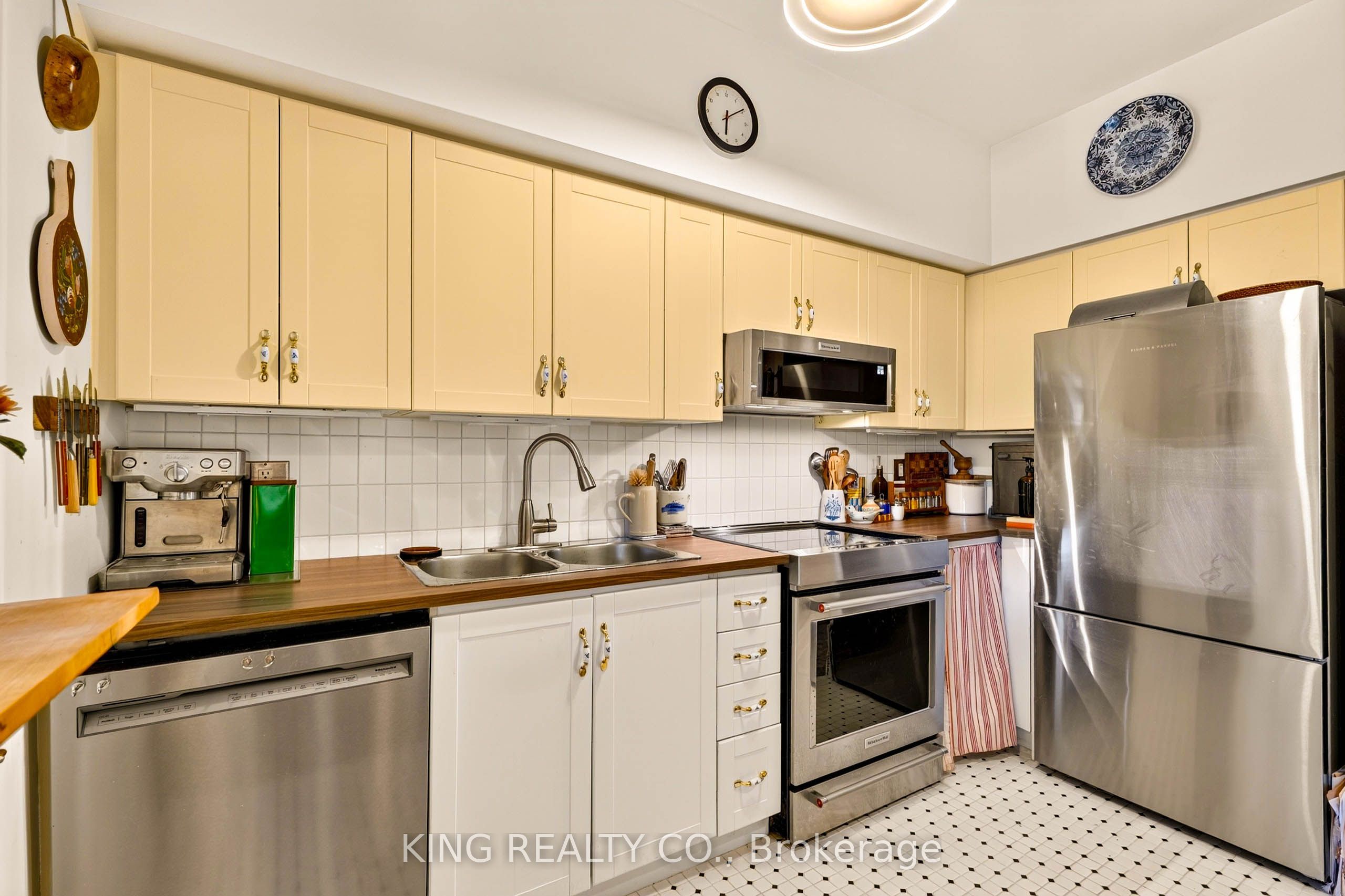 120 Lombard Street 301 Property Photo 4