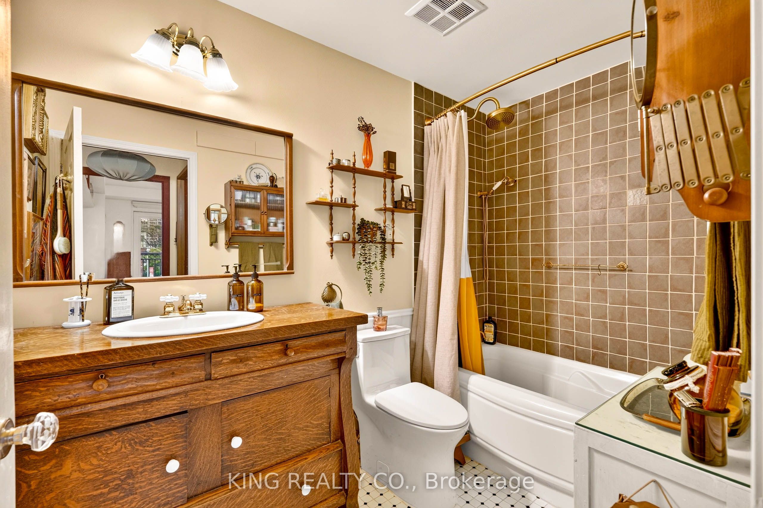 120 Lombard Street 301 Property Photo 11
