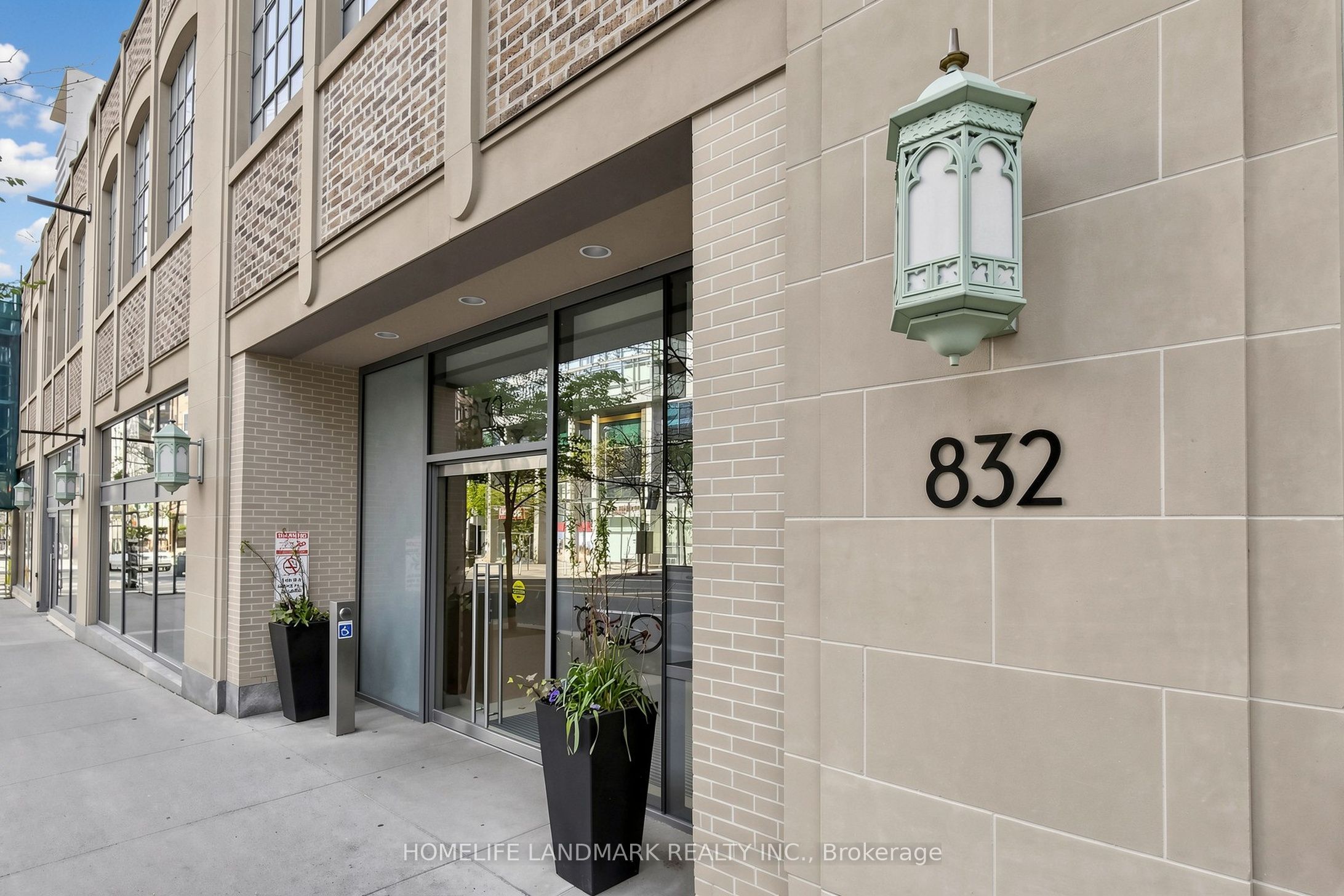 832 Bay Street 204 Property Photo 2