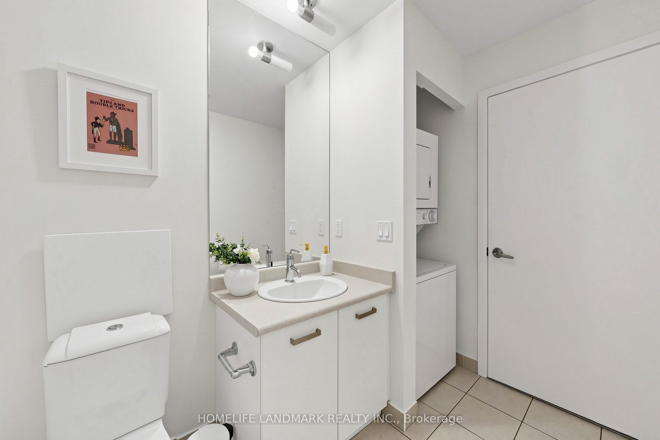 832 Bay Street 204 Property Photo 32