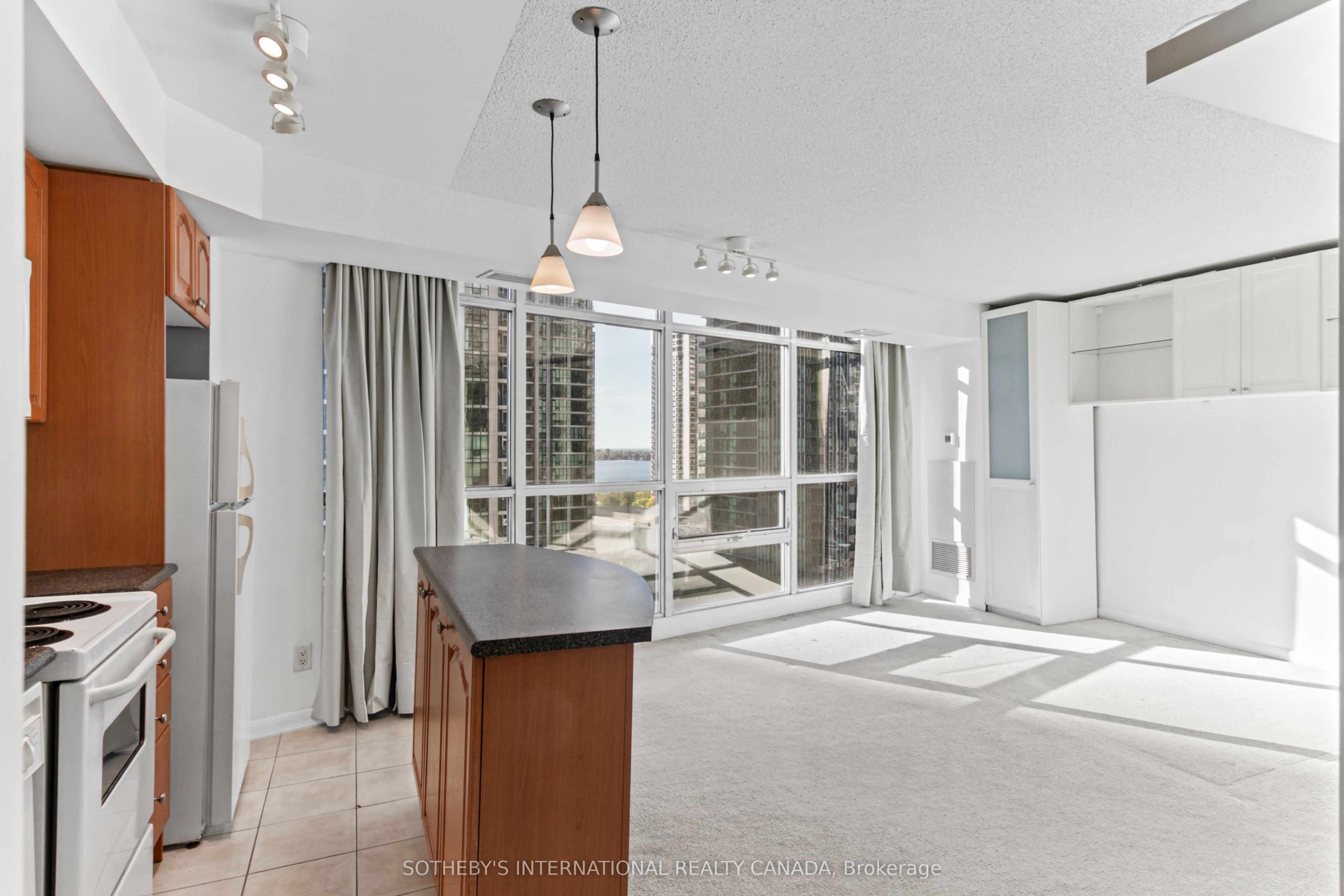 18 Yonge Street 1512 Property Photo 6