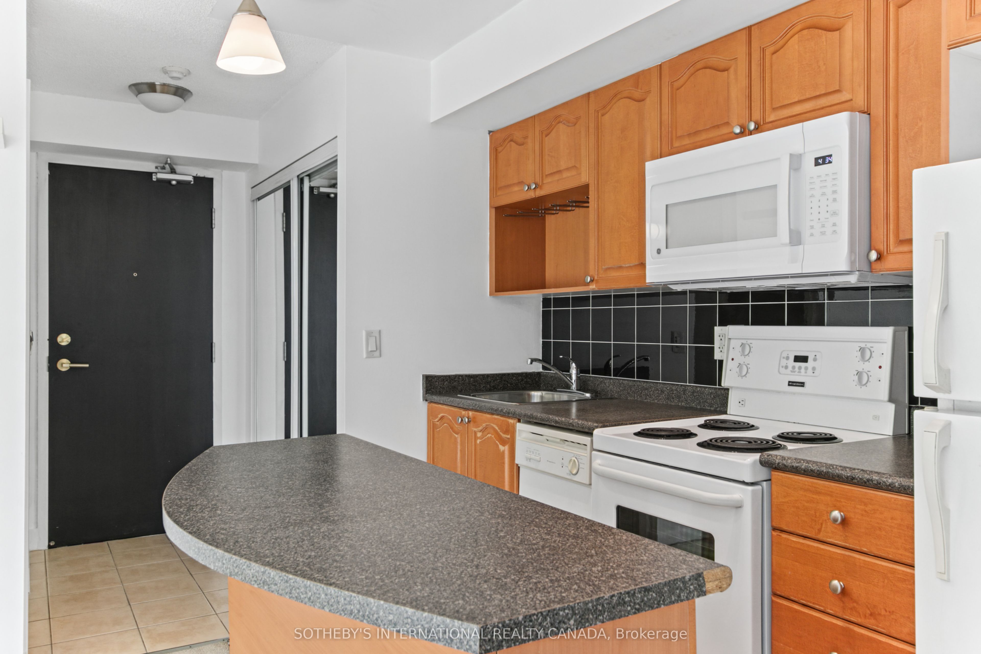 18 Yonge Street 1512 Property Photo 8