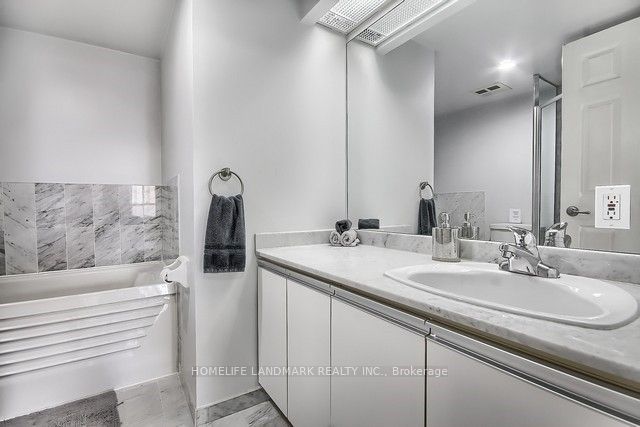 5 Concorde Place 702 Property Photo 6
