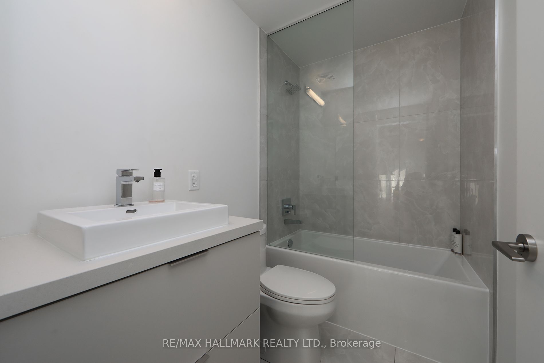 158 Front Street E 2604 Property Photo 26