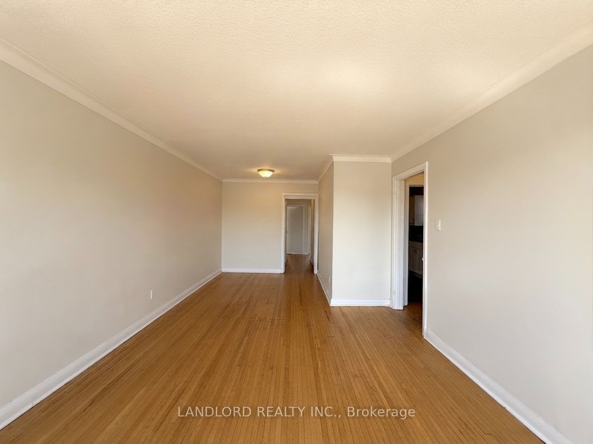 82 Lanark Avenue 2nd Fl Property Photo 5