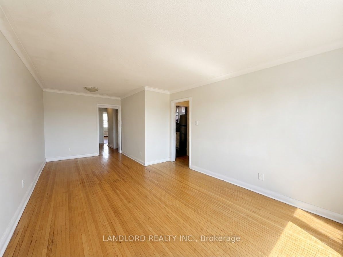 82 Lanark Avenue 2nd Fl Property Photo 6