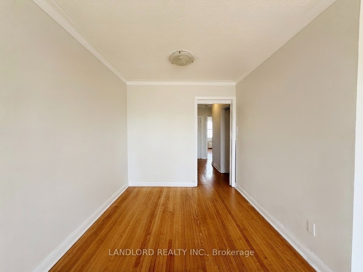 82 Lanark Avenue 2nd Fl Property Photo 8