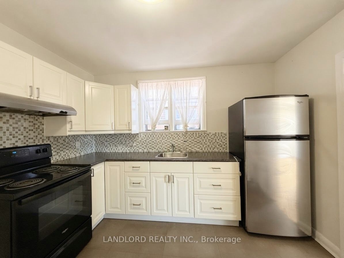 82 Lanark Avenue 2nd Fl Property Photo 10