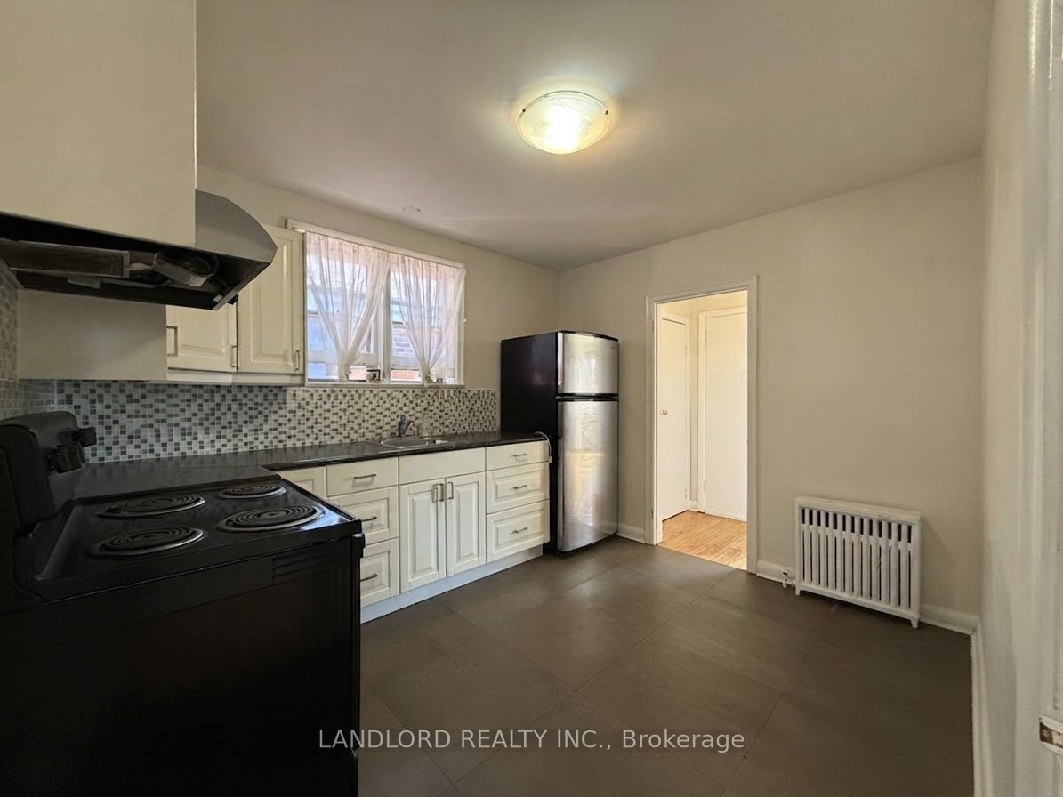 82 Lanark Avenue 2nd Fl Property Photo 11