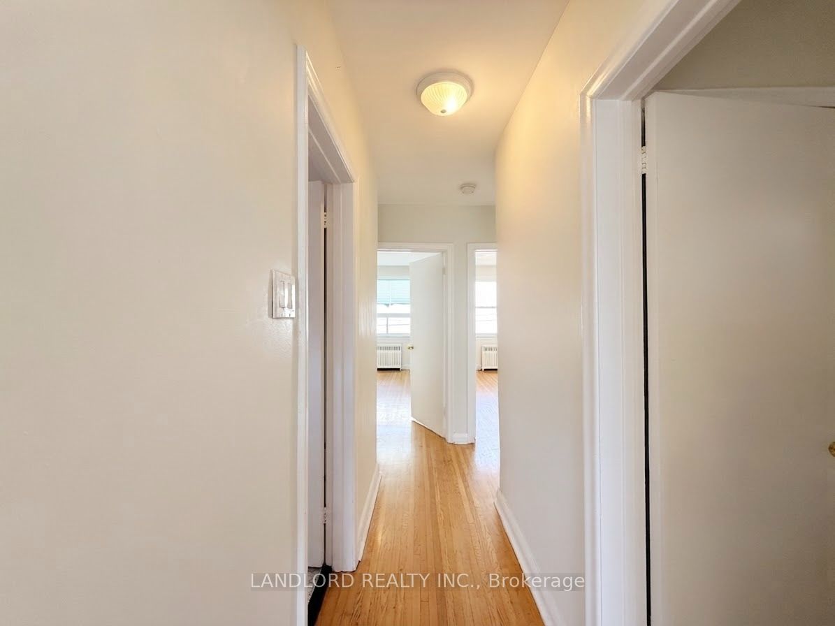 82 Lanark Avenue 2nd Fl Property Photo 13