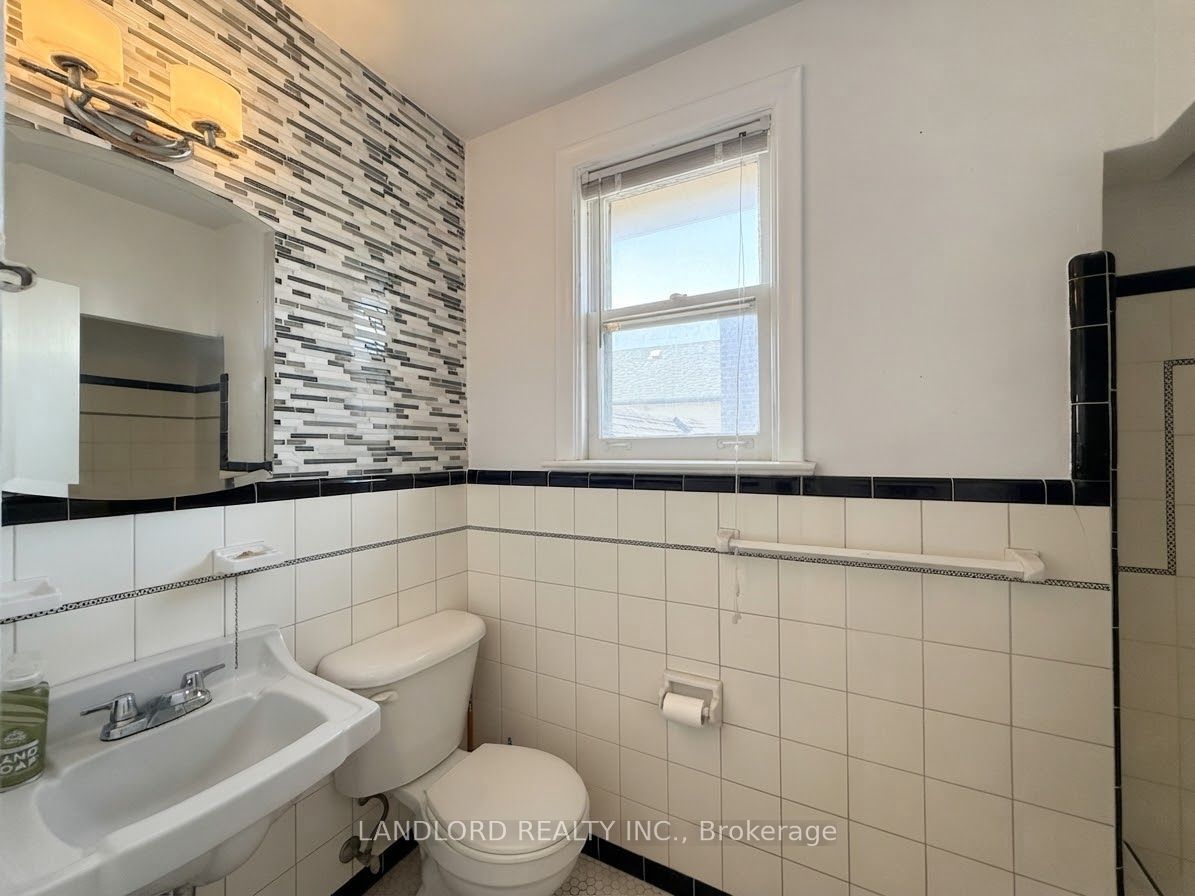 82 Lanark Avenue 2nd Fl Property Photo 14