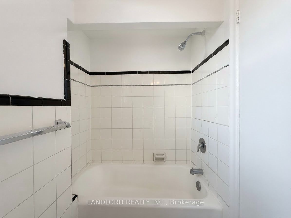 82 Lanark Avenue 2nd Fl Property Photo 15