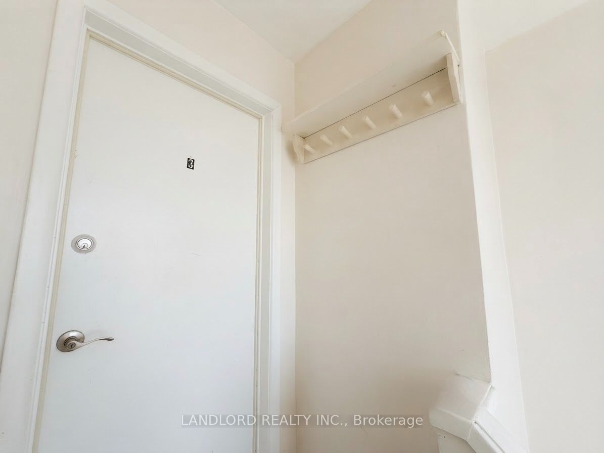 82 Lanark Avenue 2nd Fl Property Photo 25