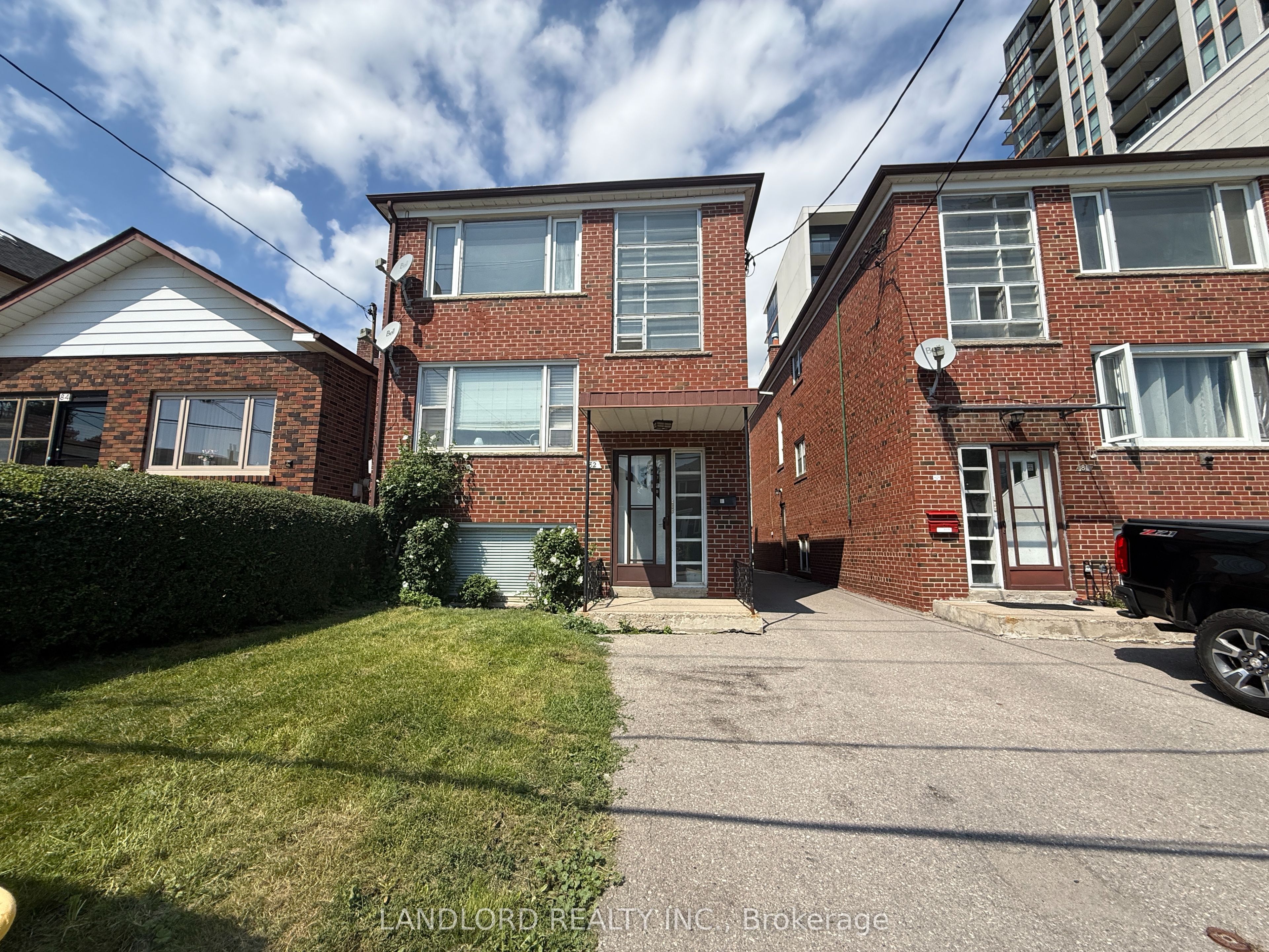 82 Lanark Avenue 2nd Fl Property Photo 28