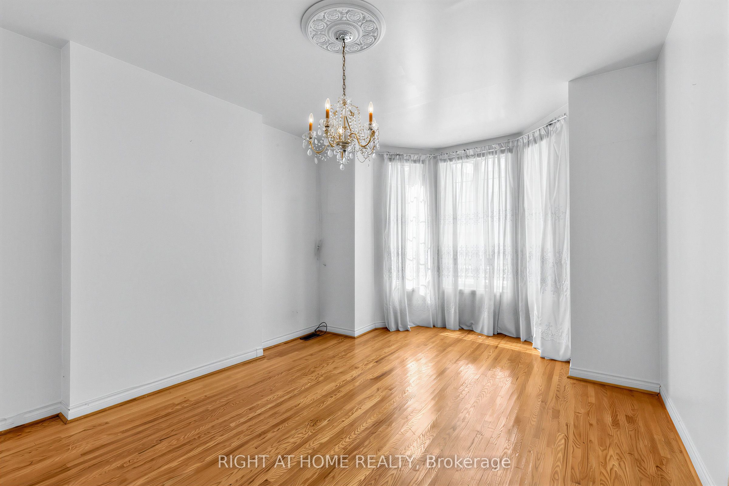 147 Dovercourt Road Property Photo 6