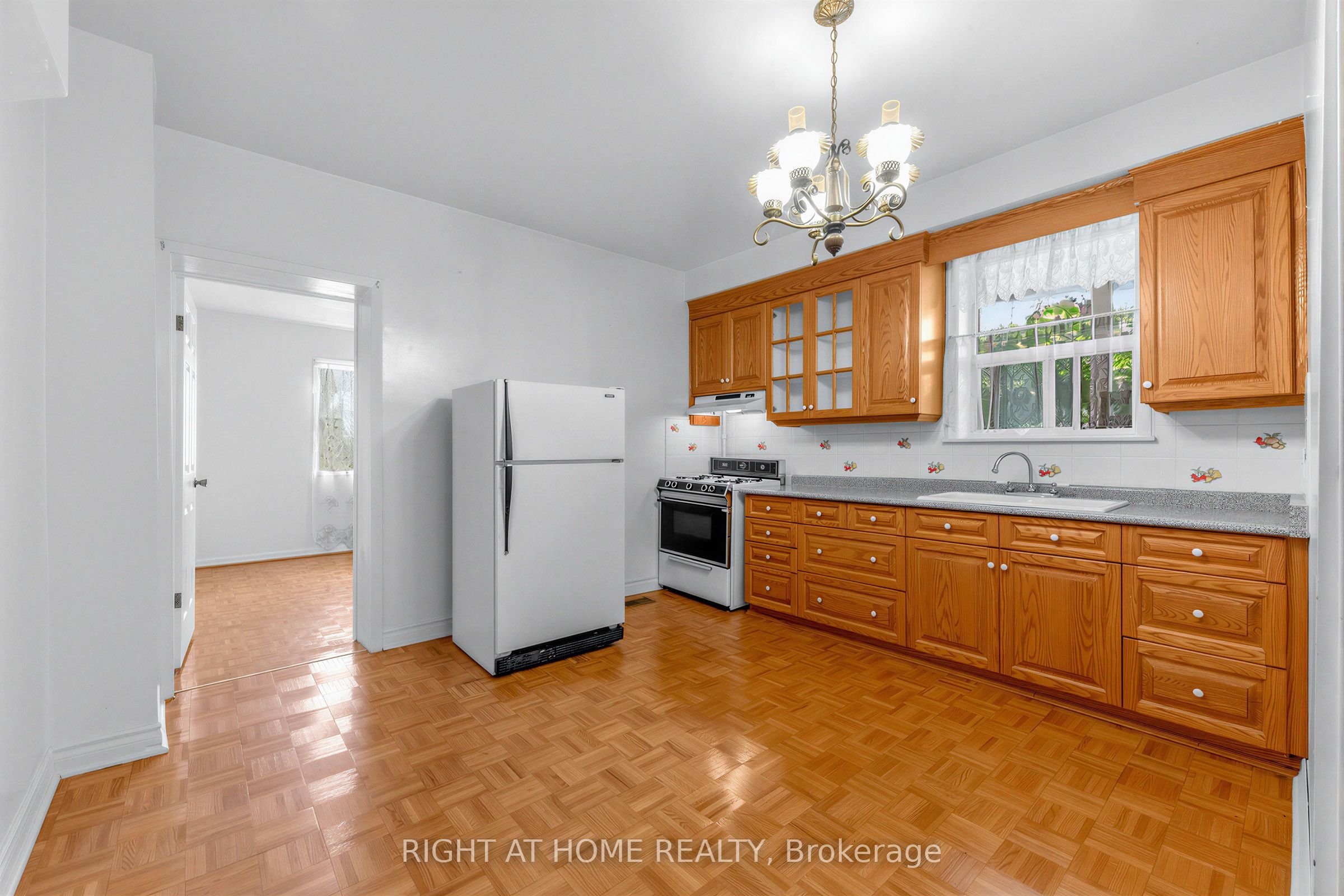 147 Dovercourt Road Property Photo 12