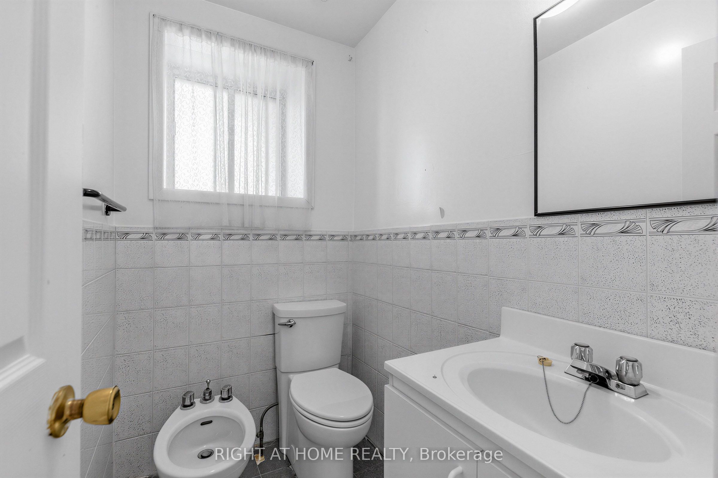 147 Dovercourt Road Property Photo 17