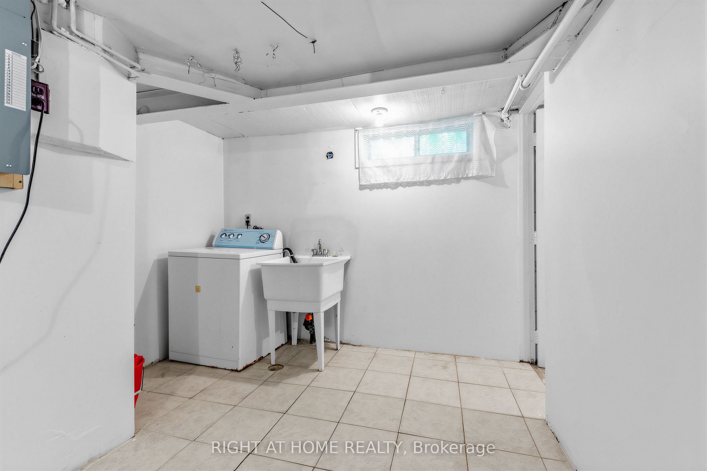 147 Dovercourt Road Property Photo 33
