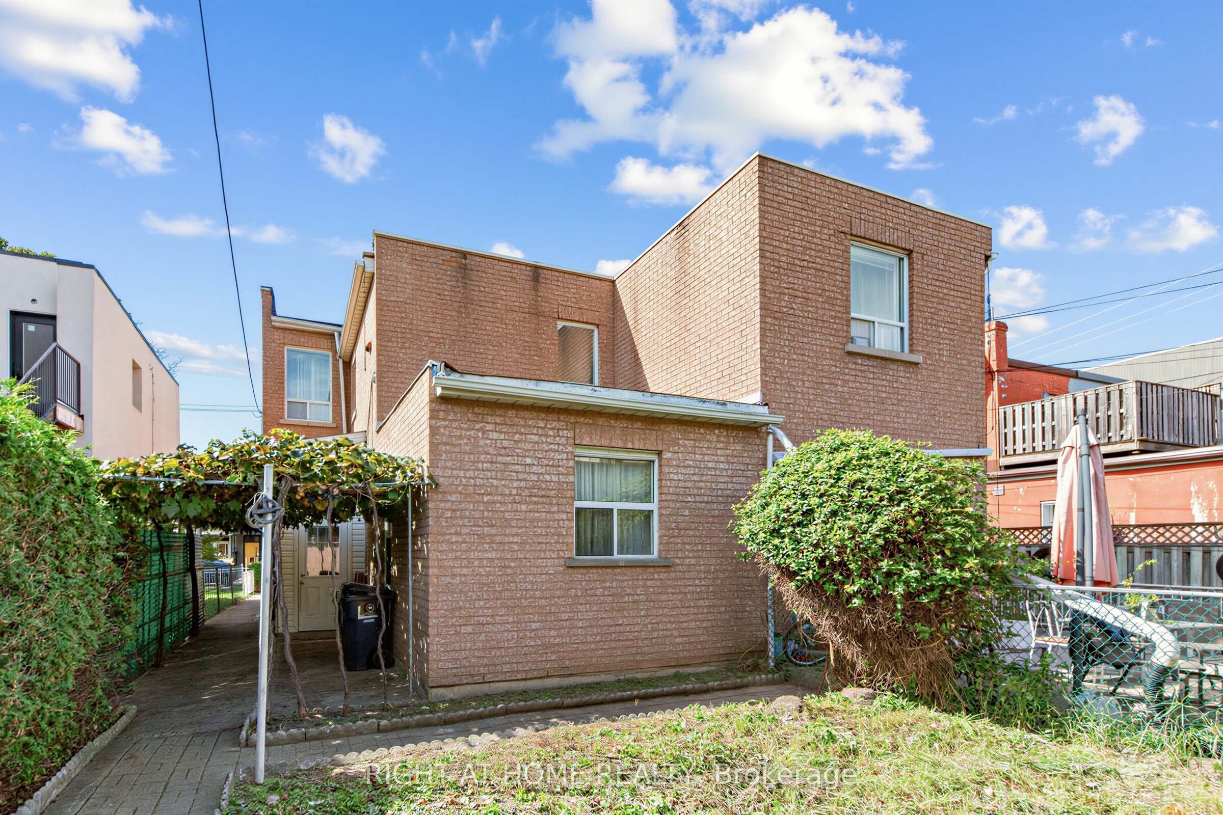 147 Dovercourt Road Property Photo 35