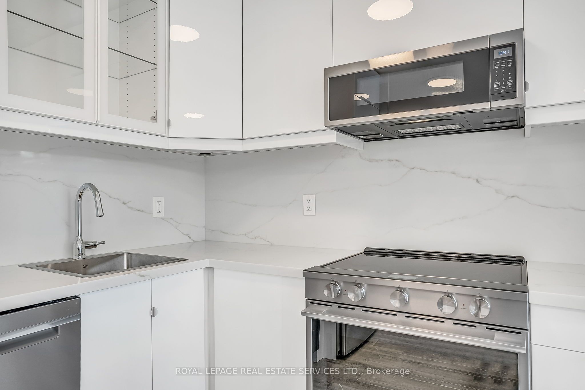 439 Winona Drive C Property Photo 22