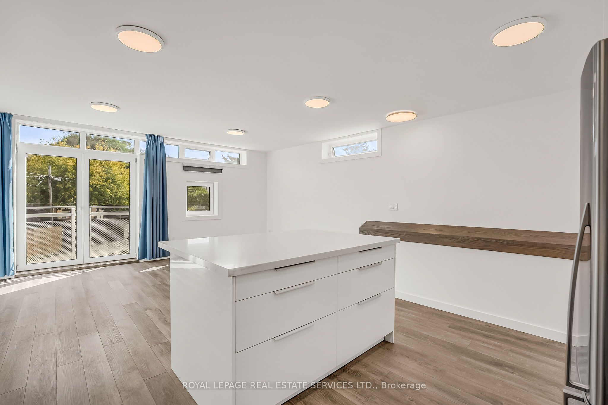 439 Winona Drive C Property Photo 23