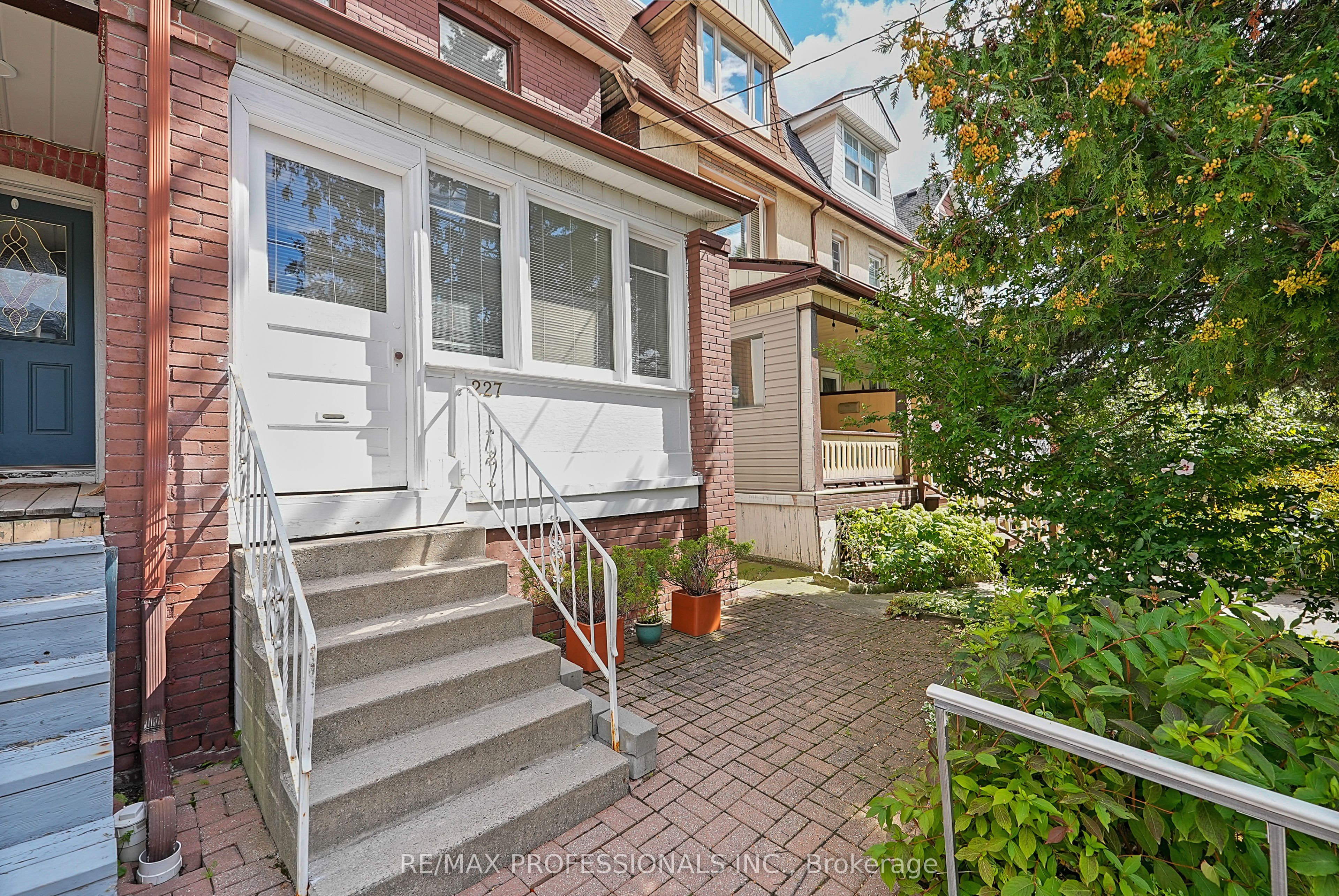227 Montrose Avenue Property Photo 2
