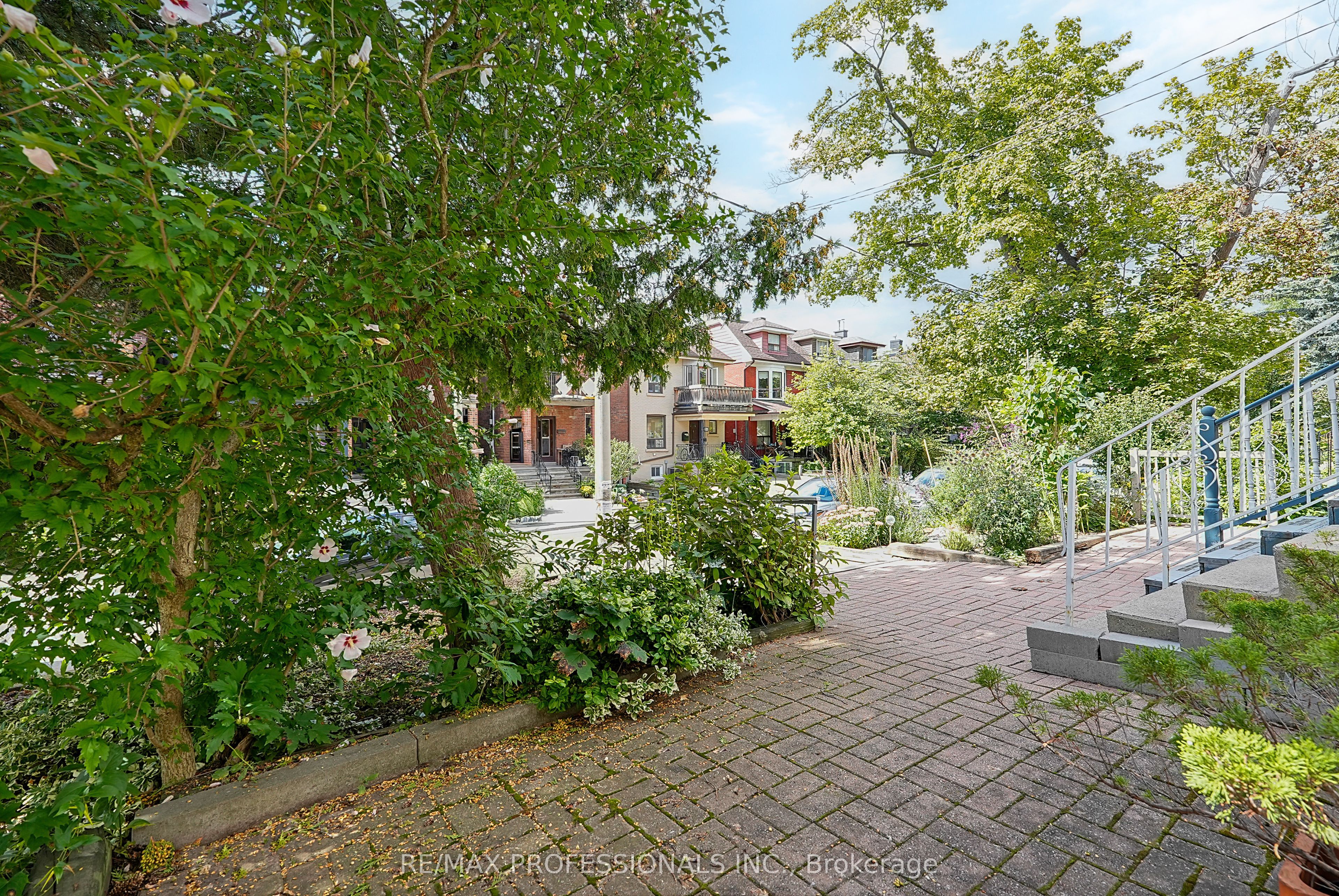 227 Montrose Avenue Property Photo 3