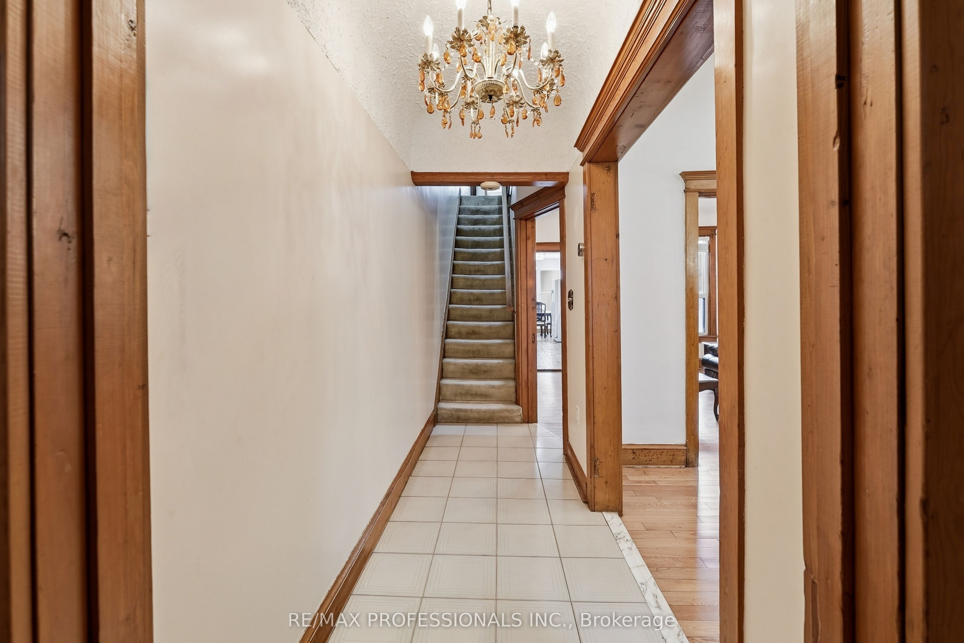 227 Montrose Avenue Property Photo 6