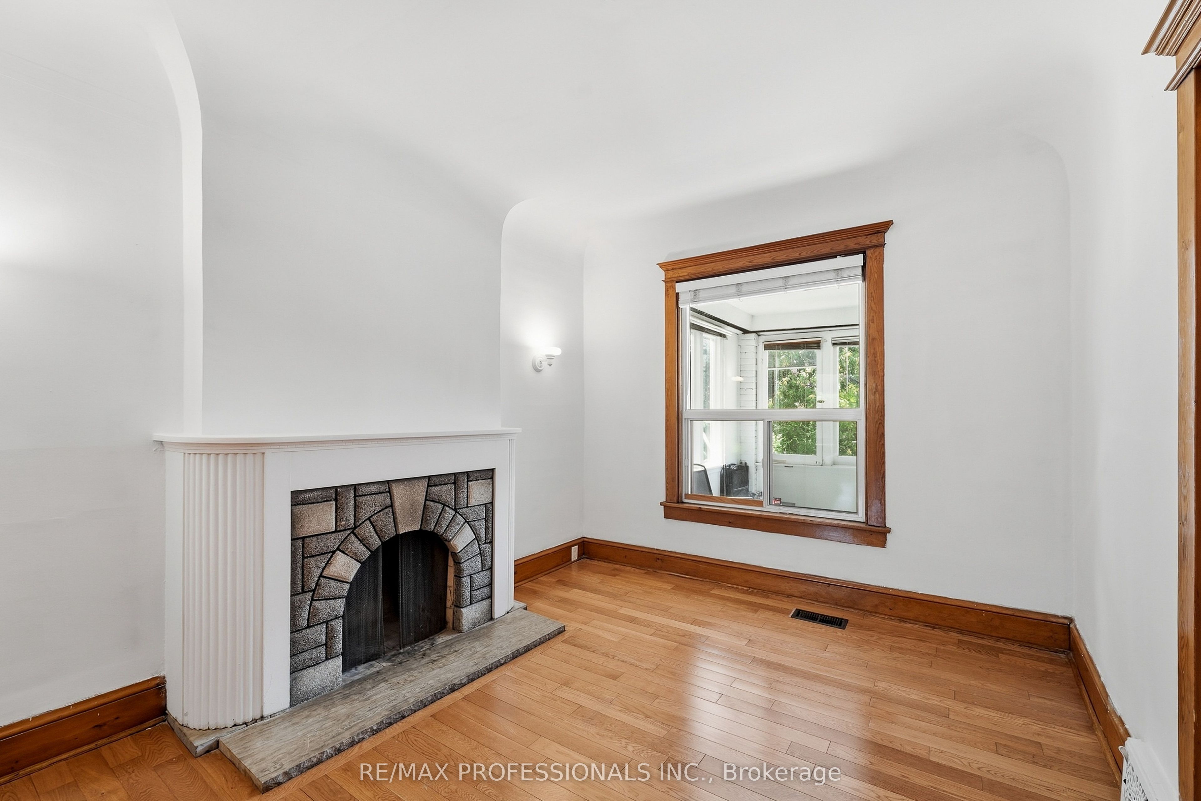 227 Montrose Avenue Property Photo 8