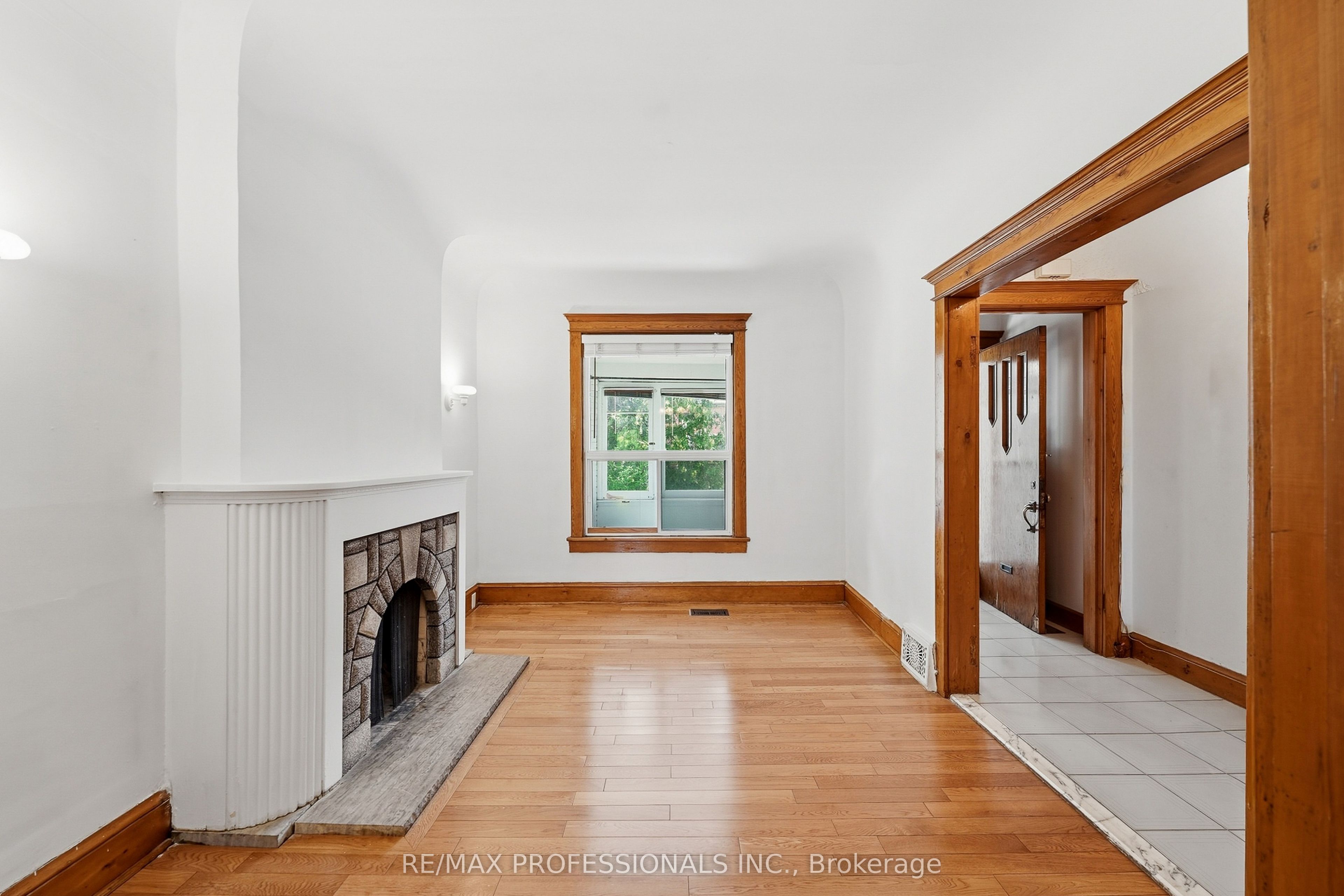 227 Montrose Avenue Property Photo 9