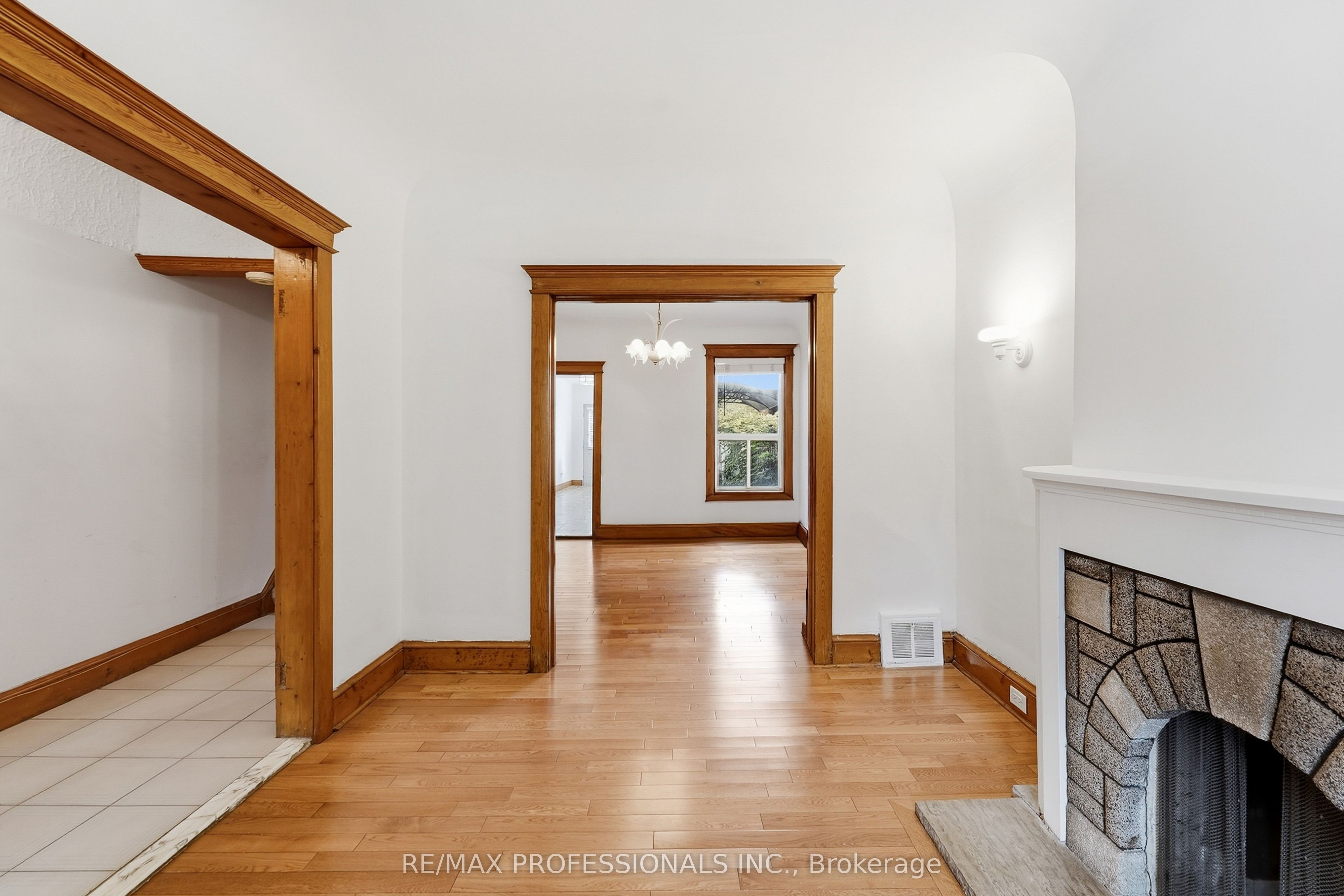 227 Montrose Avenue Property Photo 11