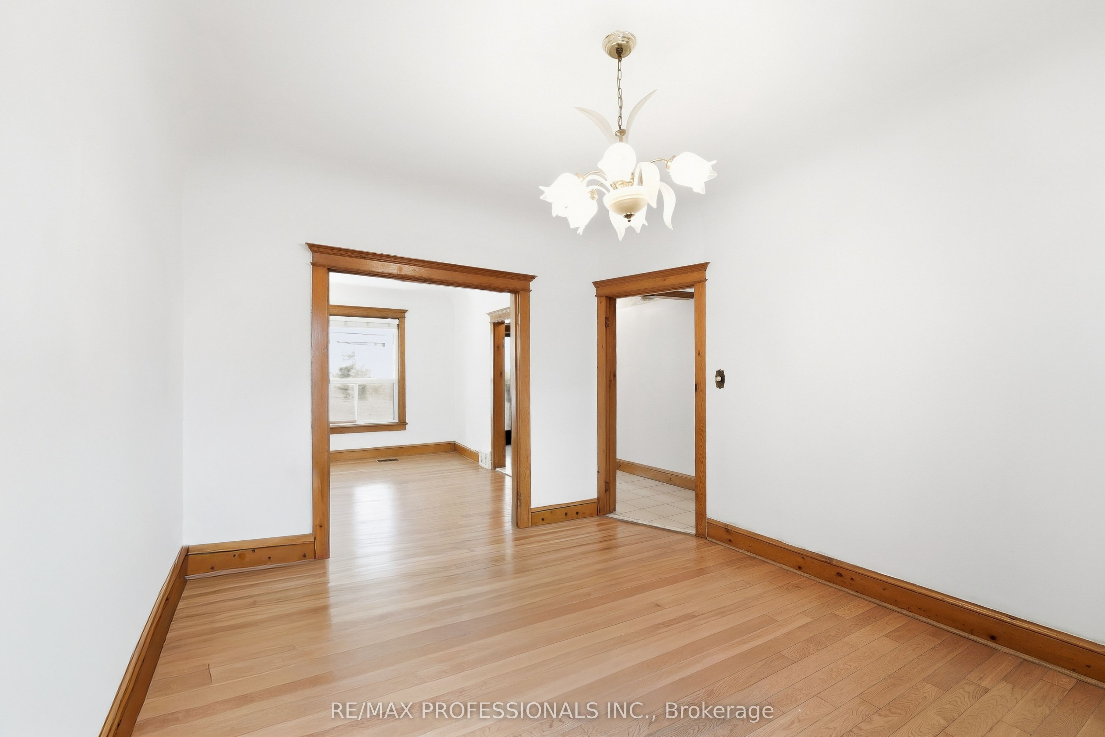 227 Montrose Avenue Property Photo 12