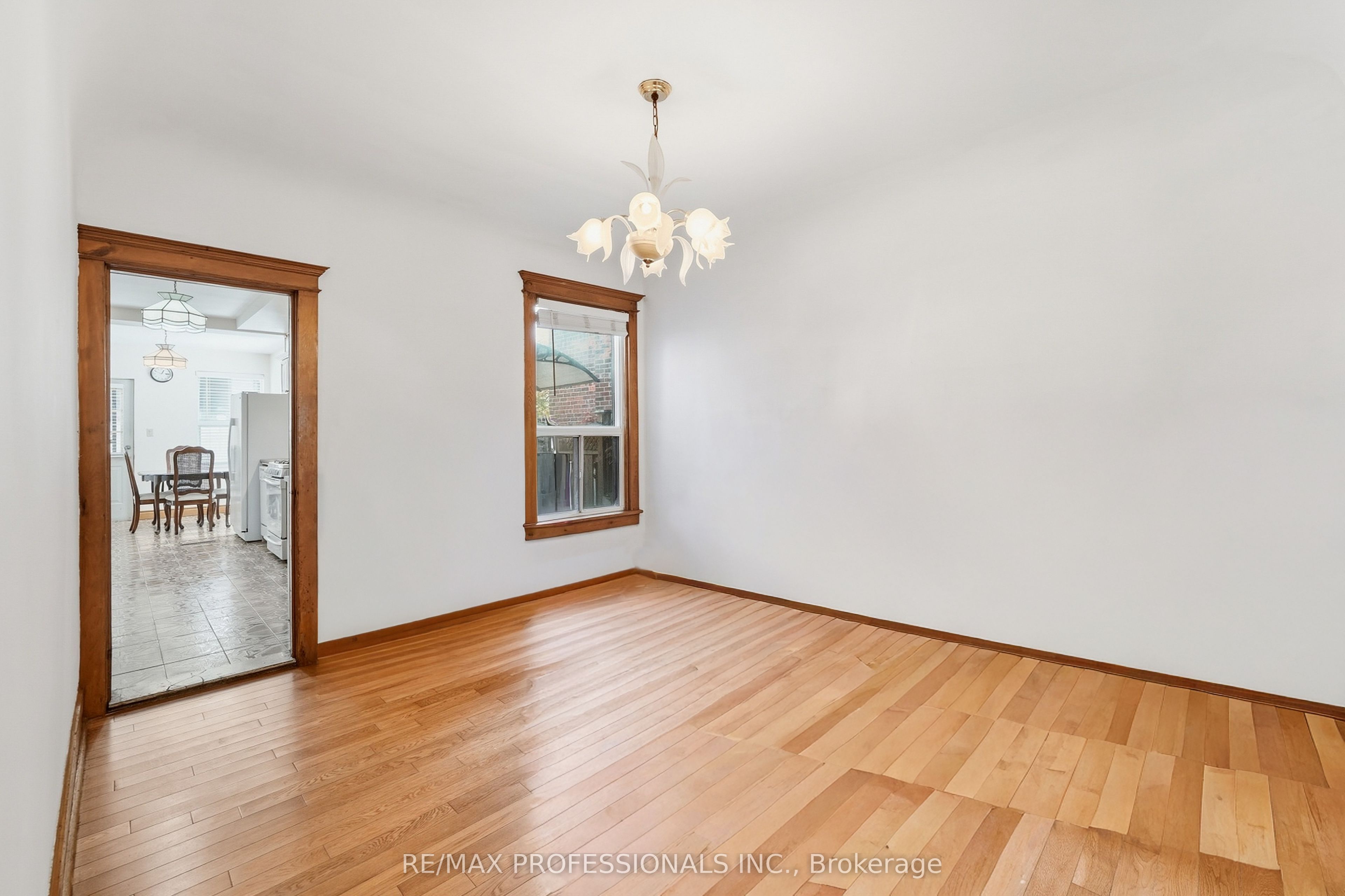 227 Montrose Avenue Property Photo 14