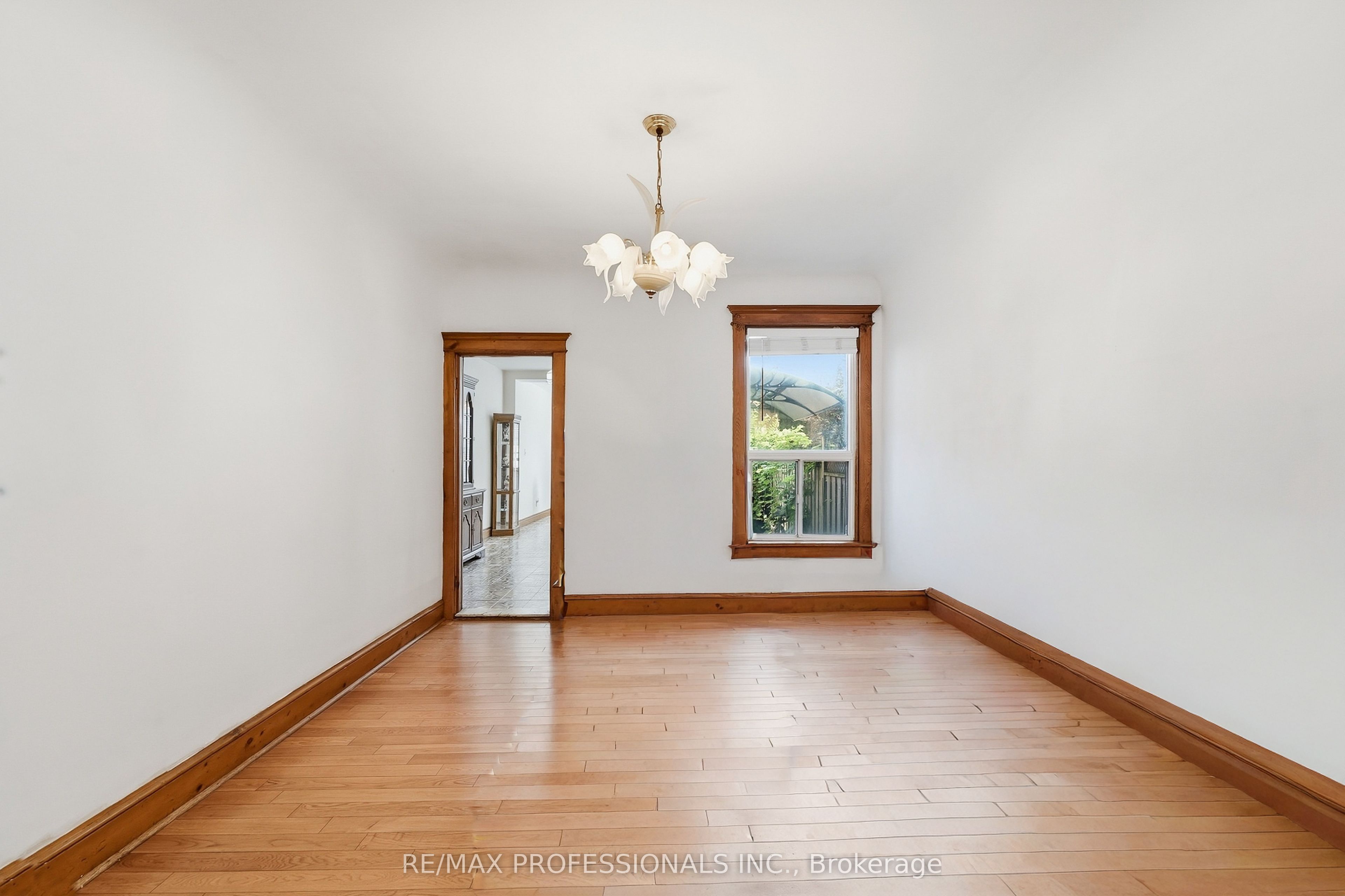 227 Montrose Avenue Property Photo 15