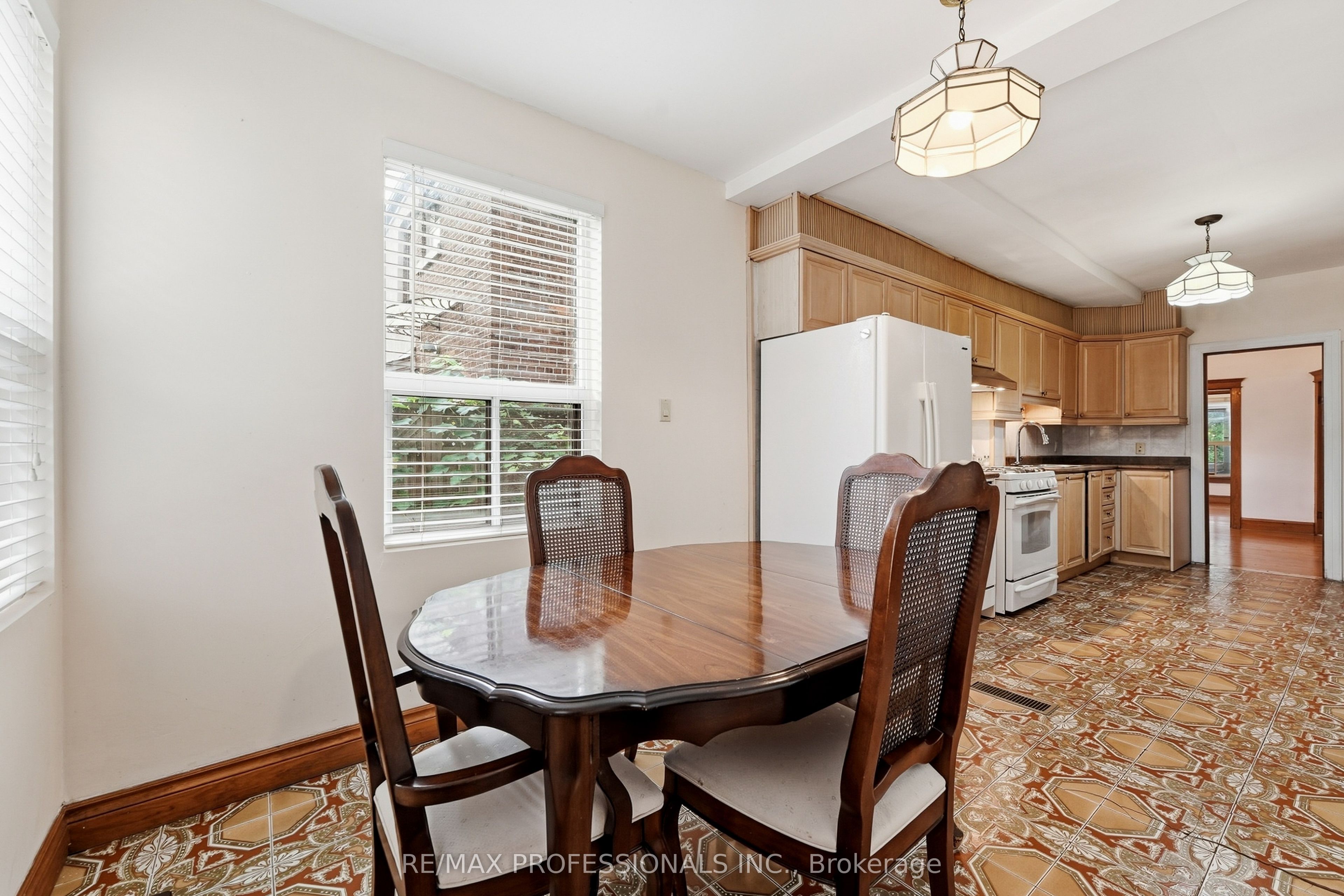 227 Montrose Avenue Property Photo 20