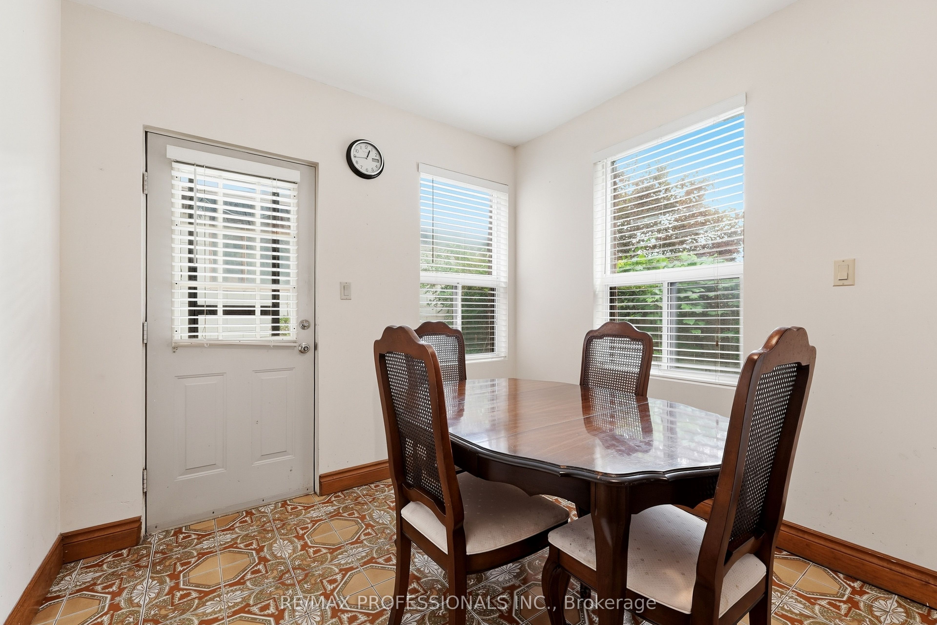 227 Montrose Avenue Property Photo 21