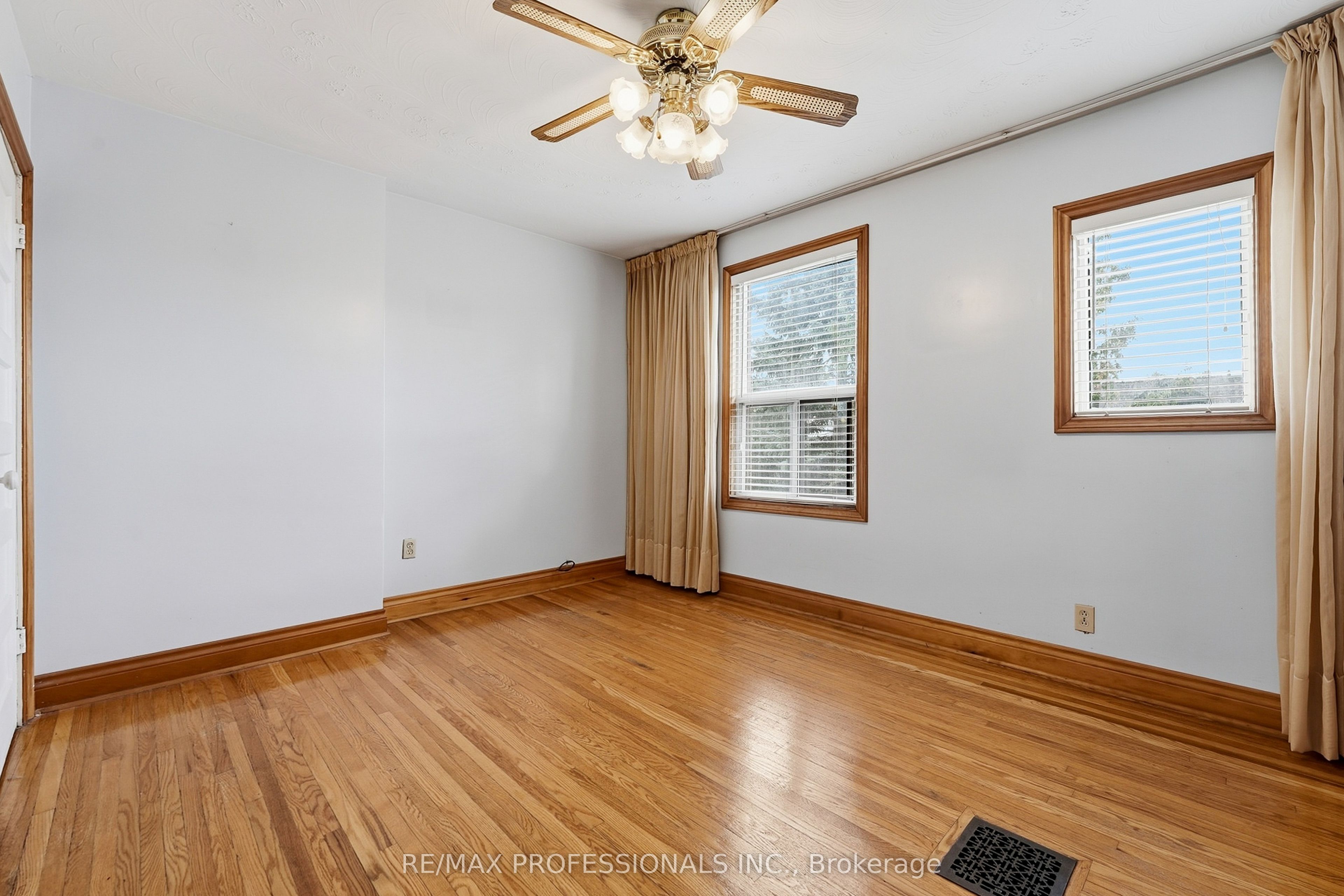 227 Montrose Avenue Property Photo 23