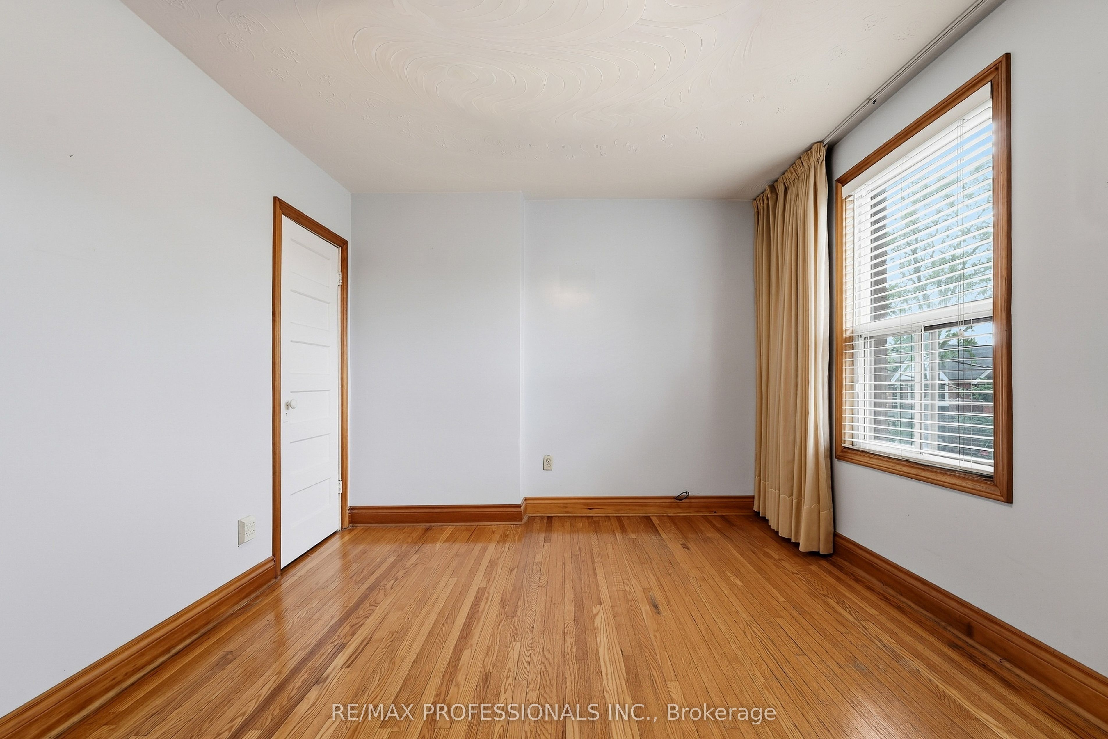 227 Montrose Avenue Property Photo 24