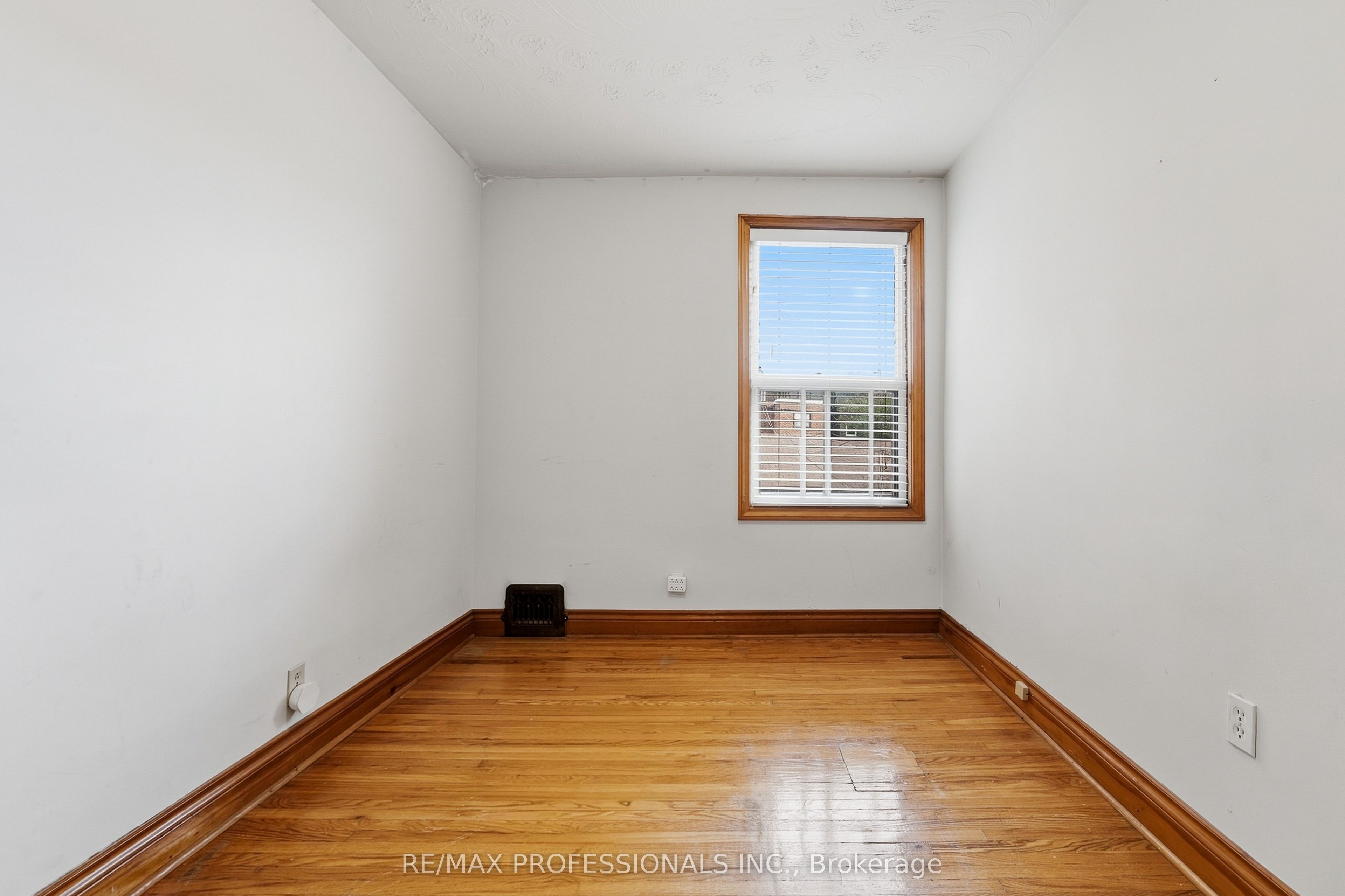 227 Montrose Avenue Property Photo 28