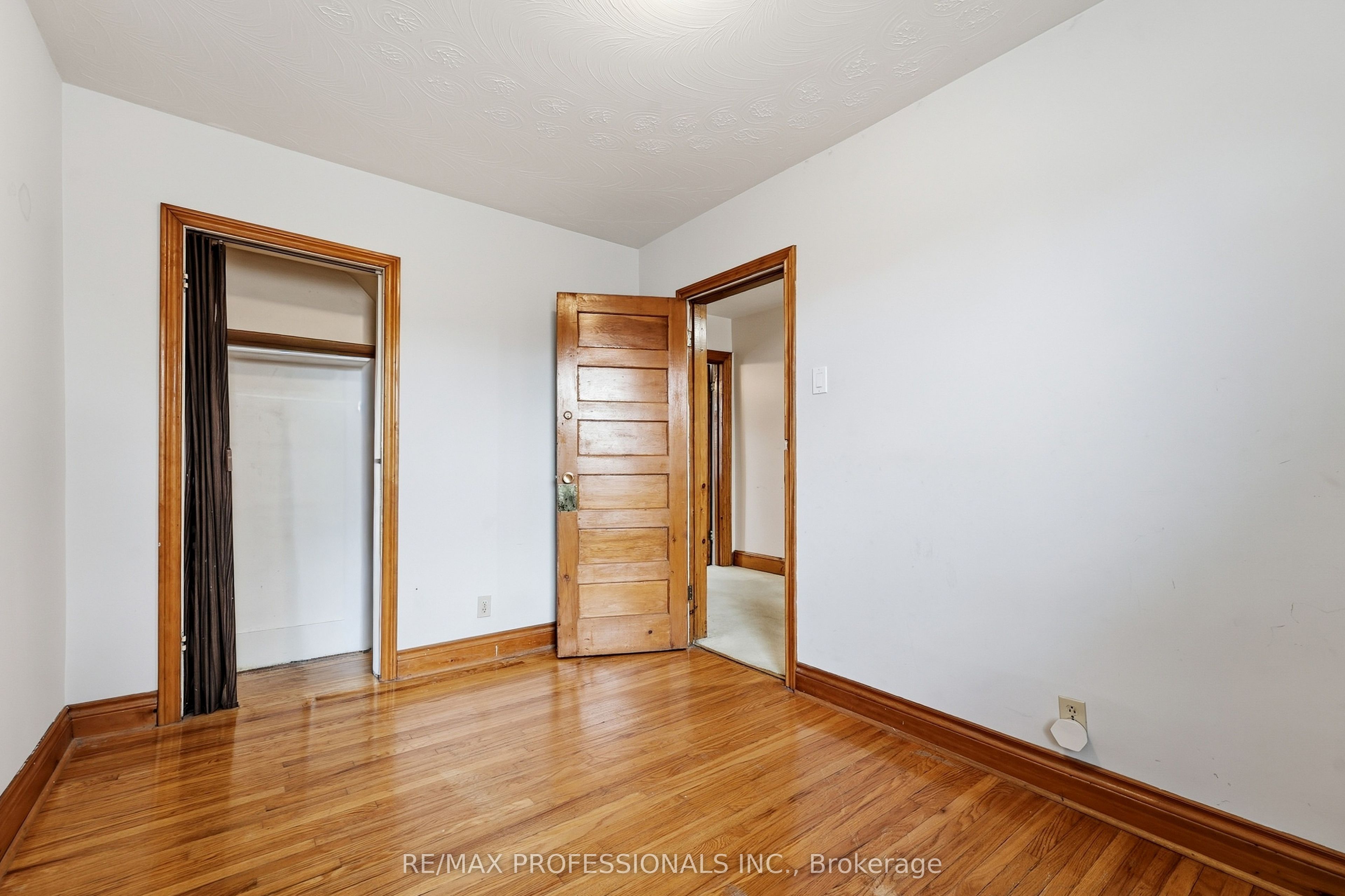 227 Montrose Avenue Property Photo 29