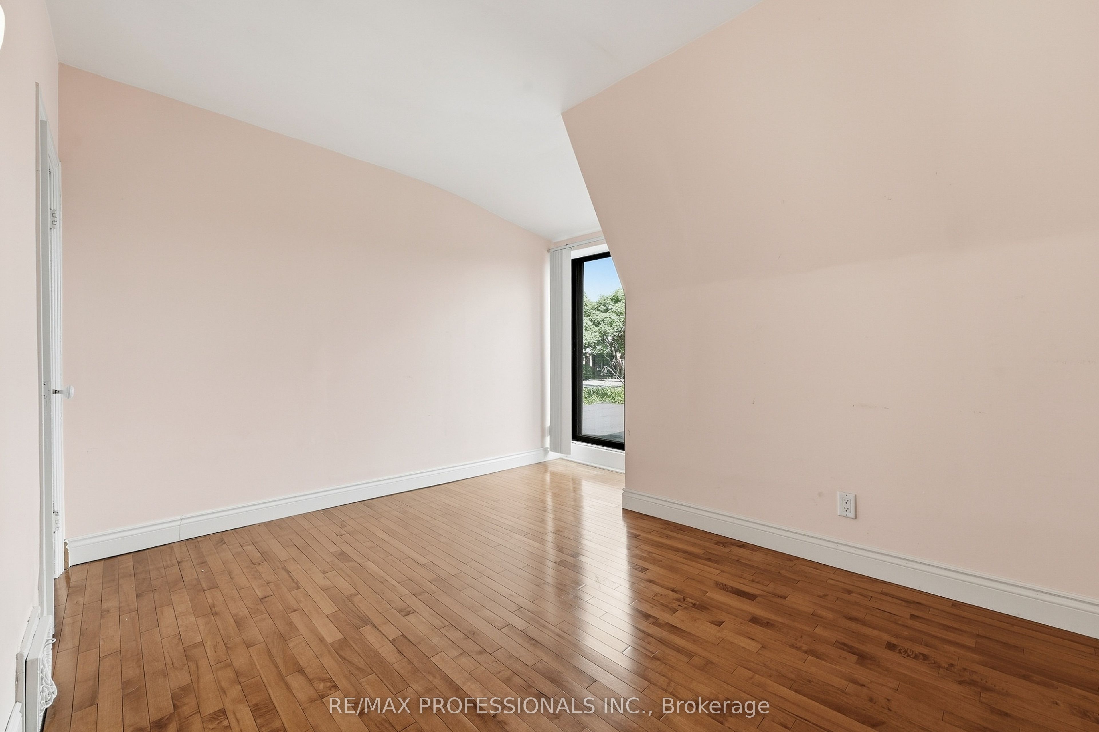 227 Montrose Avenue Property Photo 34