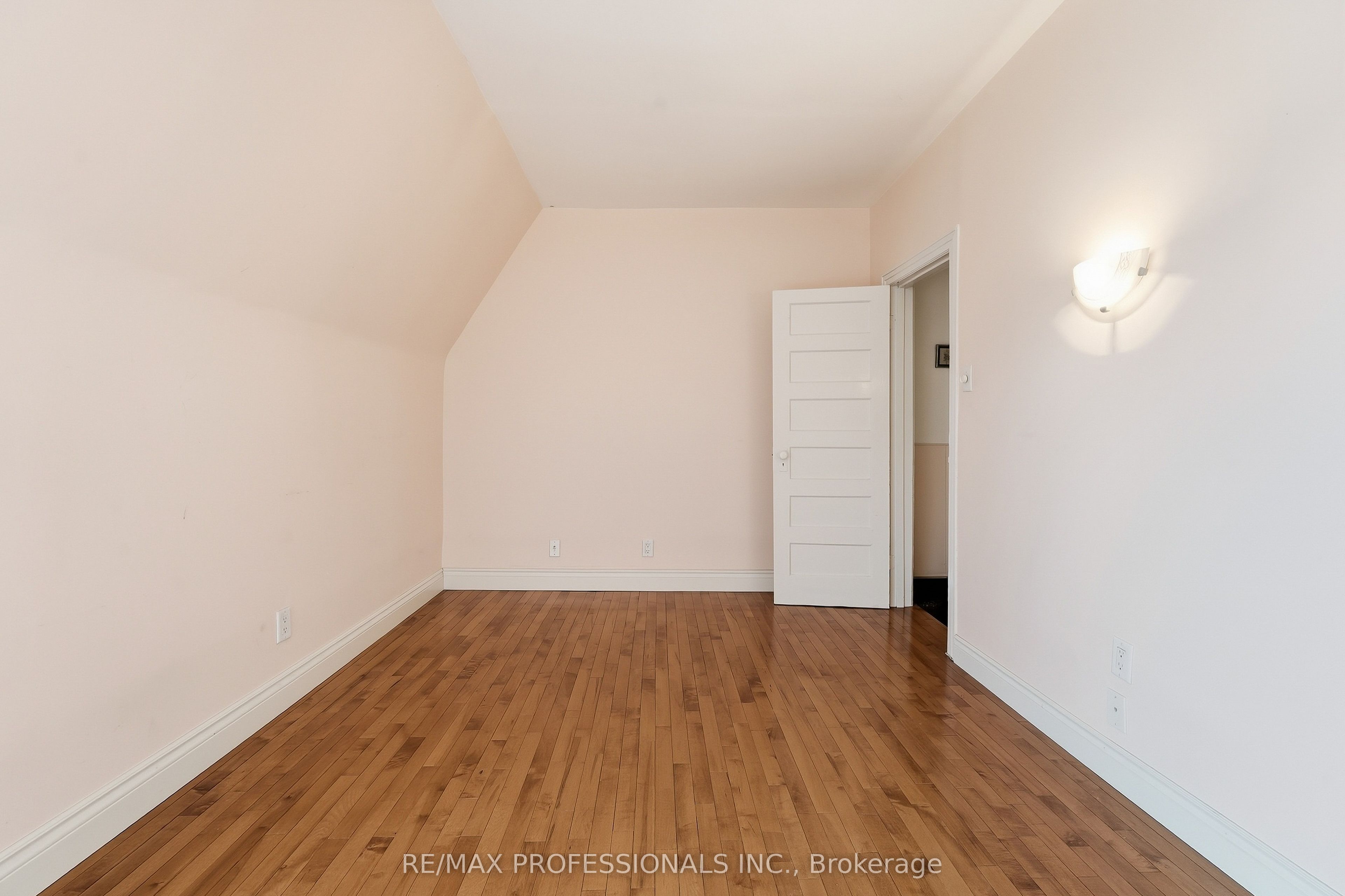 227 Montrose Avenue Property Photo 35