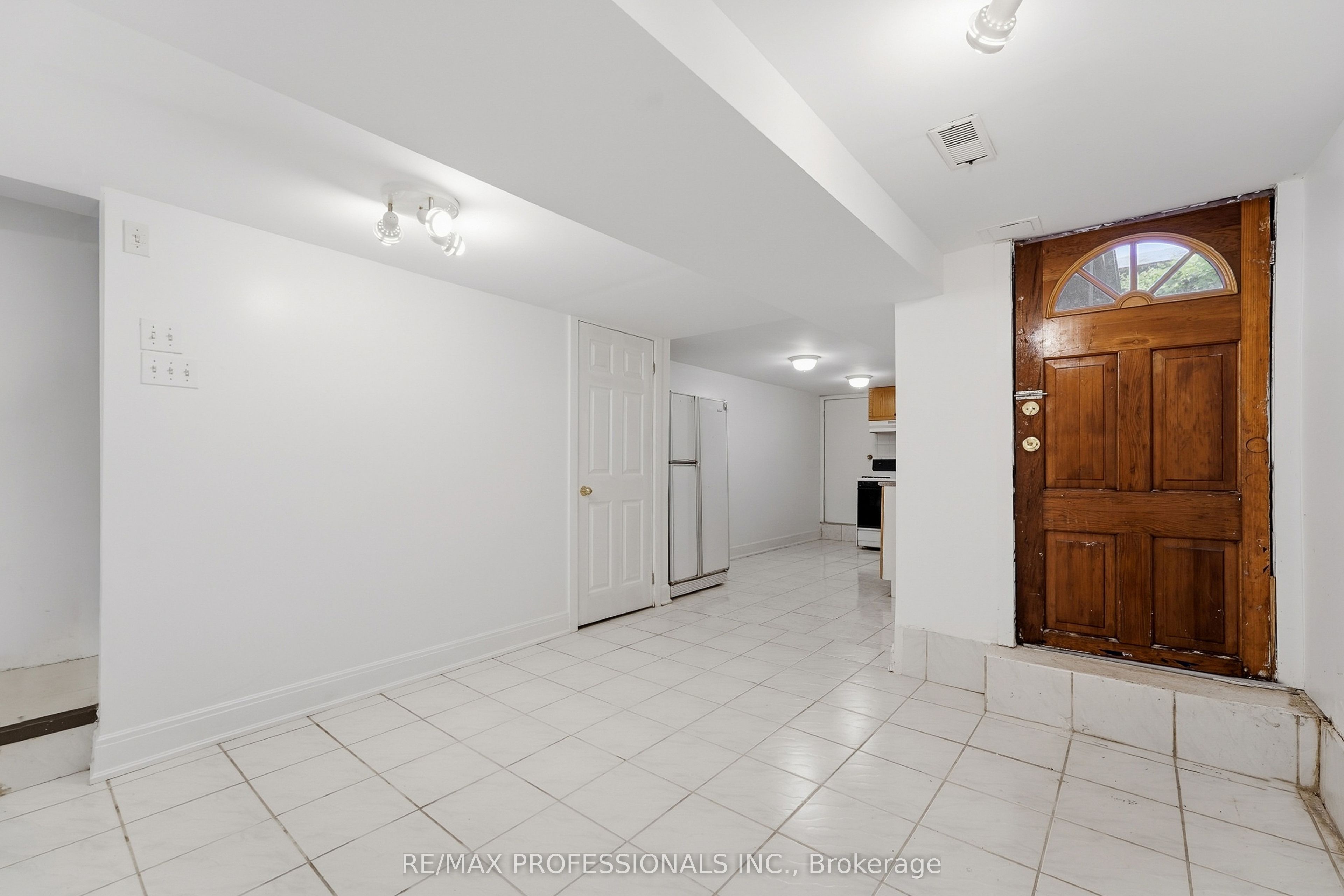 227 Montrose Avenue Property Photo 38
