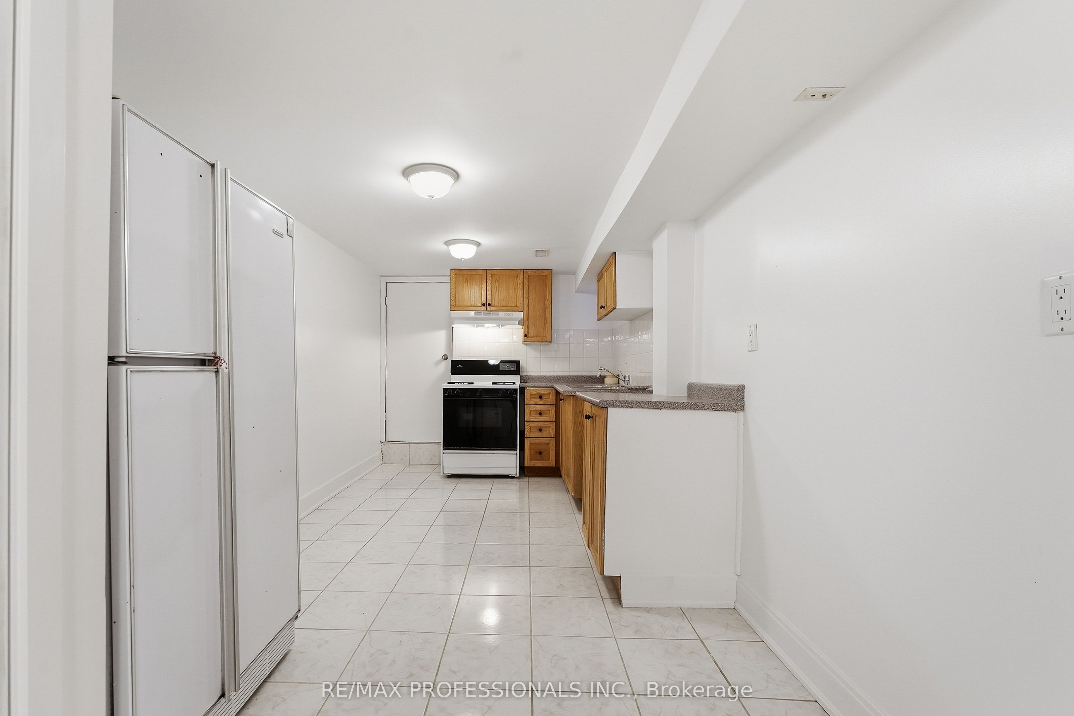 227 Montrose Avenue Property Photo 39