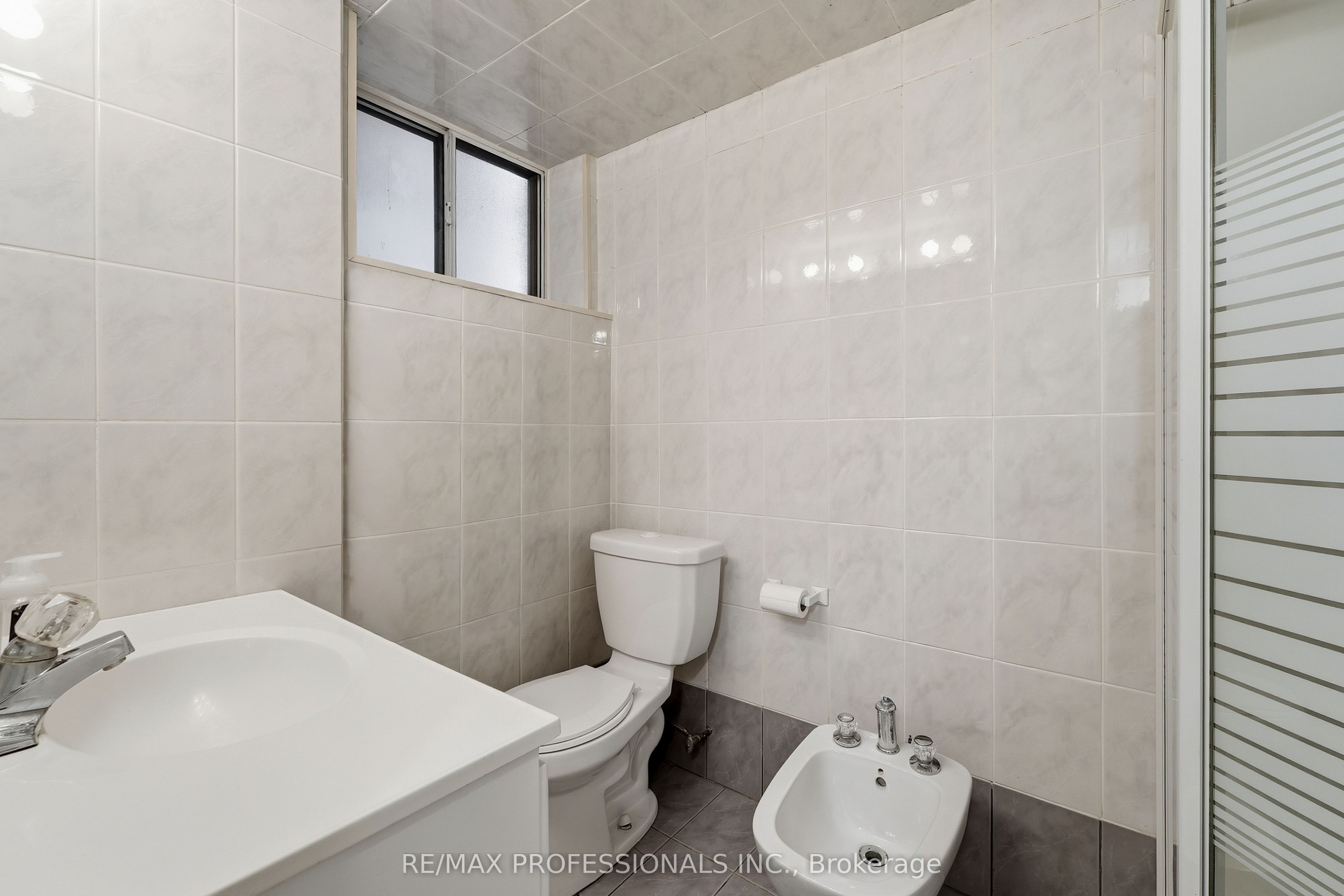227 Montrose Avenue Property Photo 42