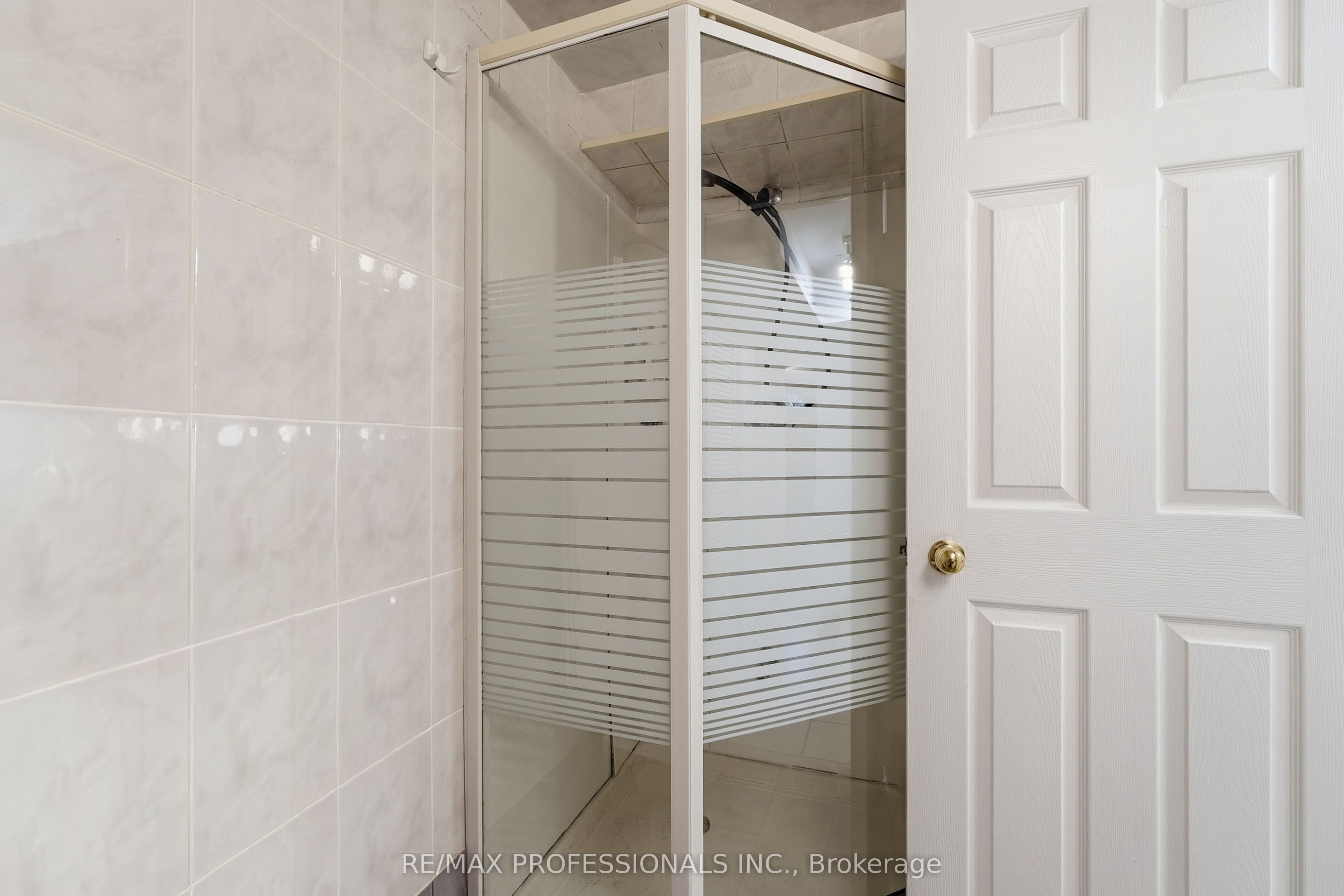227 Montrose Avenue Property Photo 43