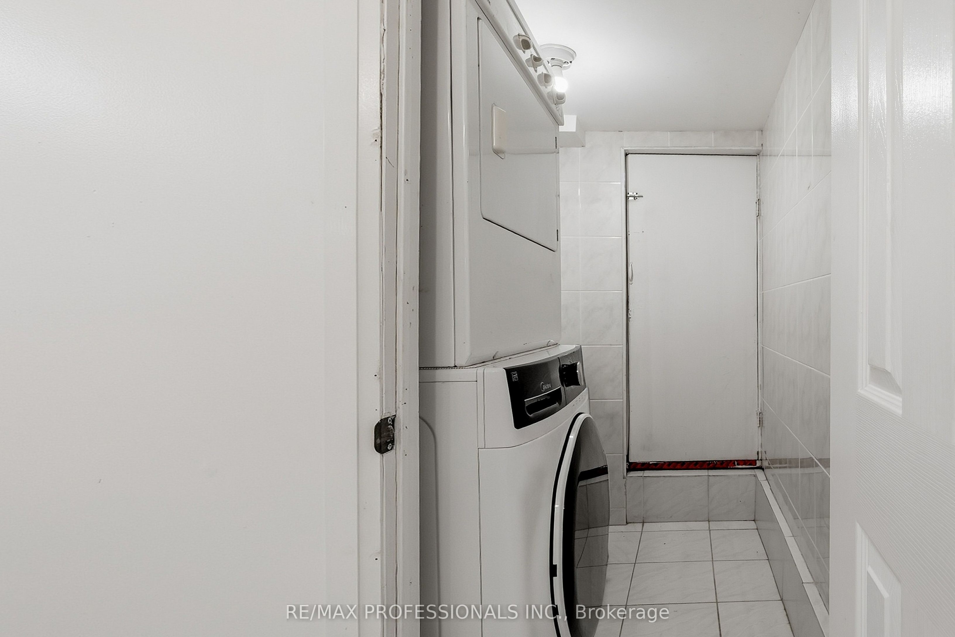 227 Montrose Avenue Property Photo 44