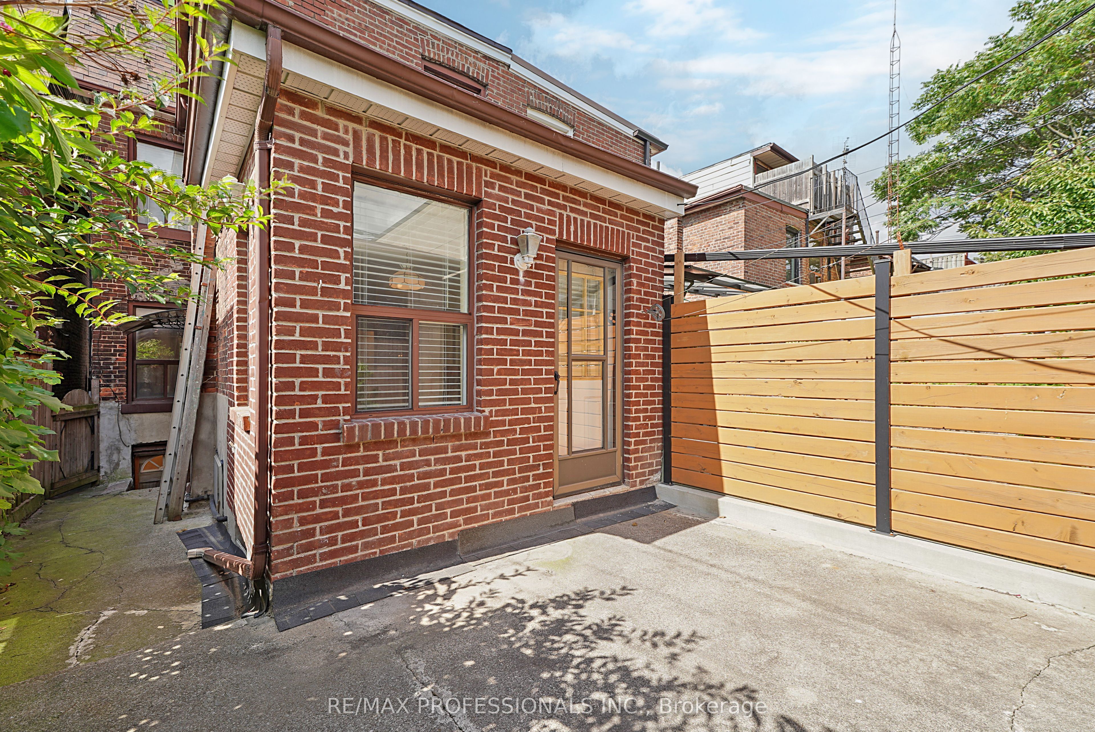 227 Montrose Avenue Property Photo 45
